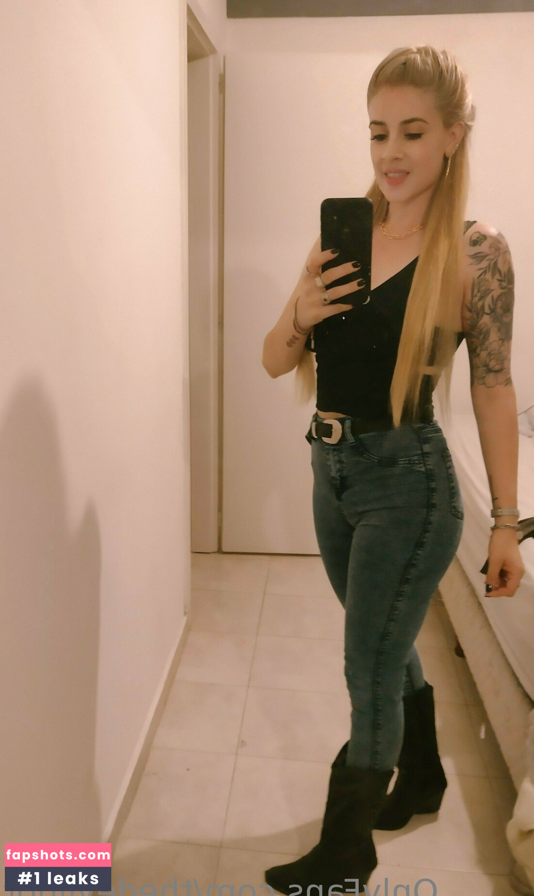 thedevilhot gallery photo #9