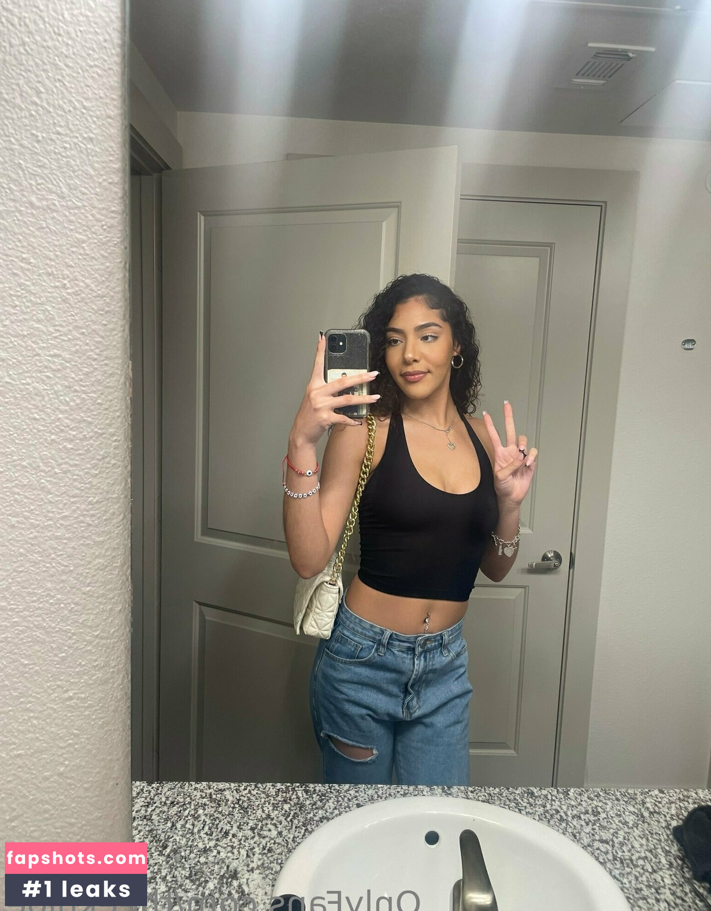 theekhloe nude babe gallery