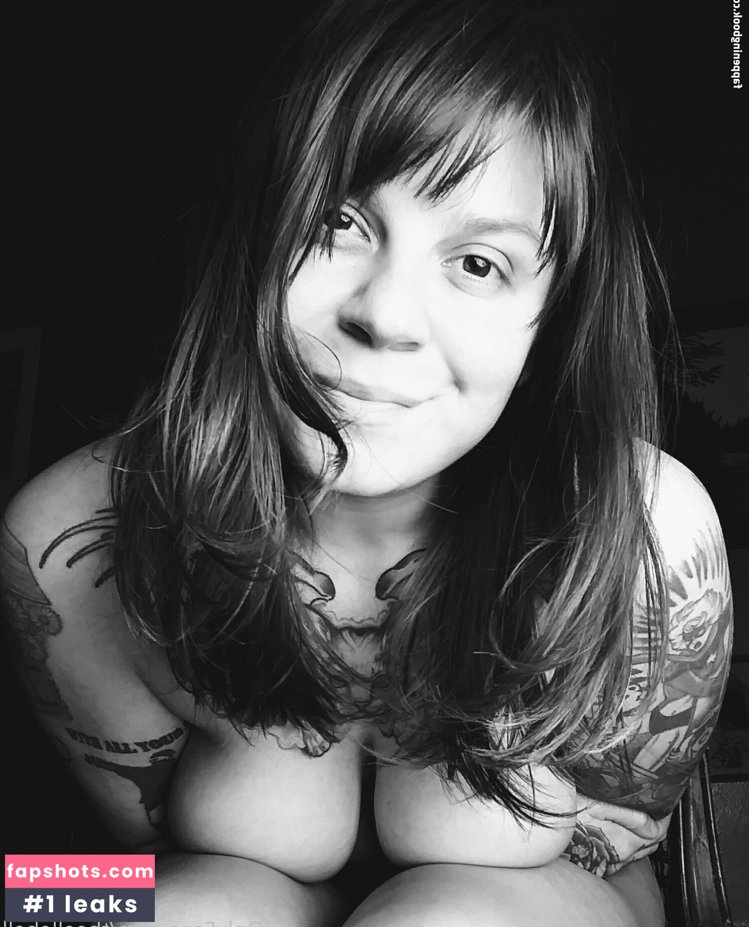 theellehell nude babe gallery