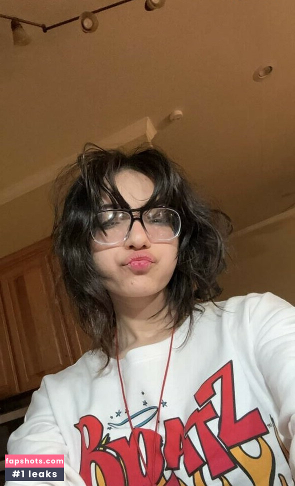 Theemeraldellie gallery photo #2