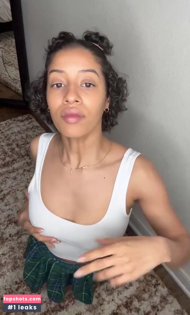 Theemilkmarie33 gallery photo #2