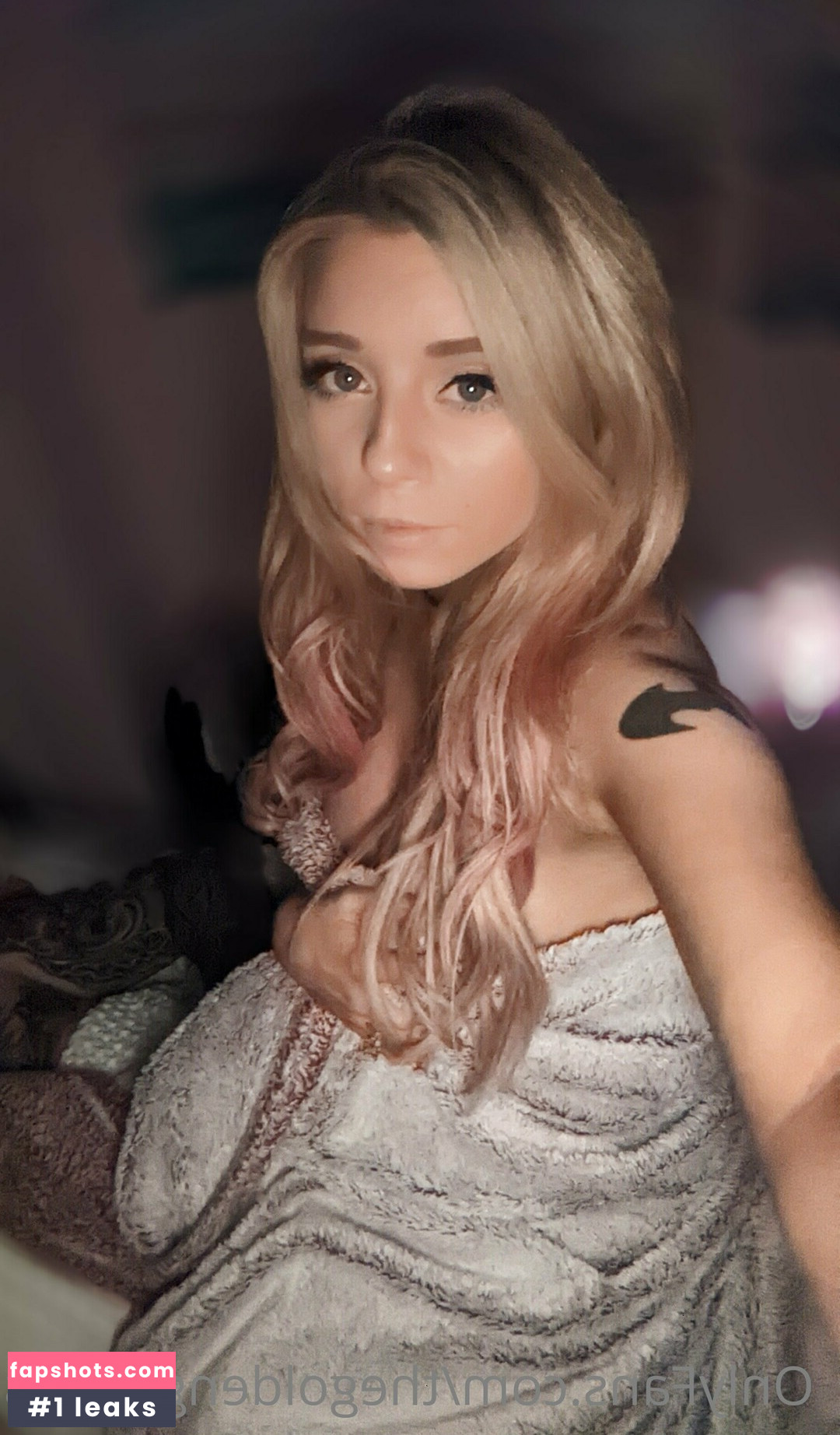 TheGoldenGoddes gallery photo #48