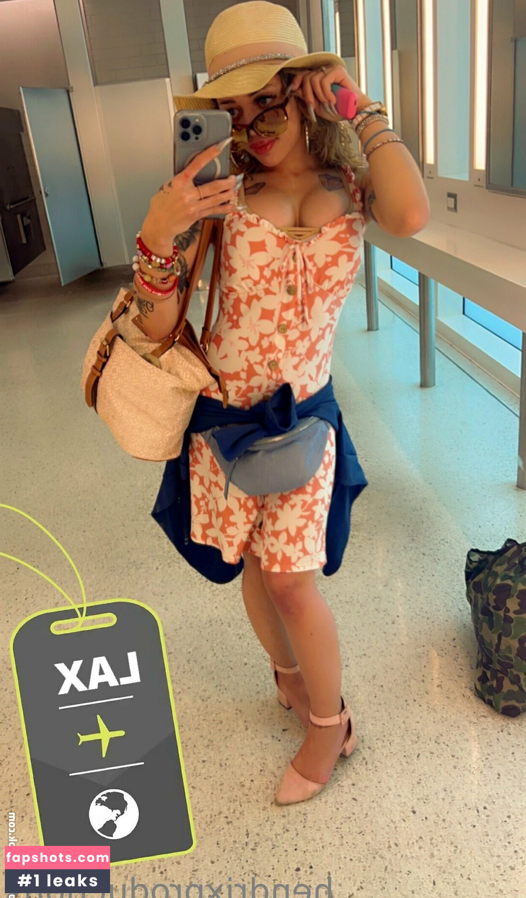 thehollyhendrix gallery photo #6