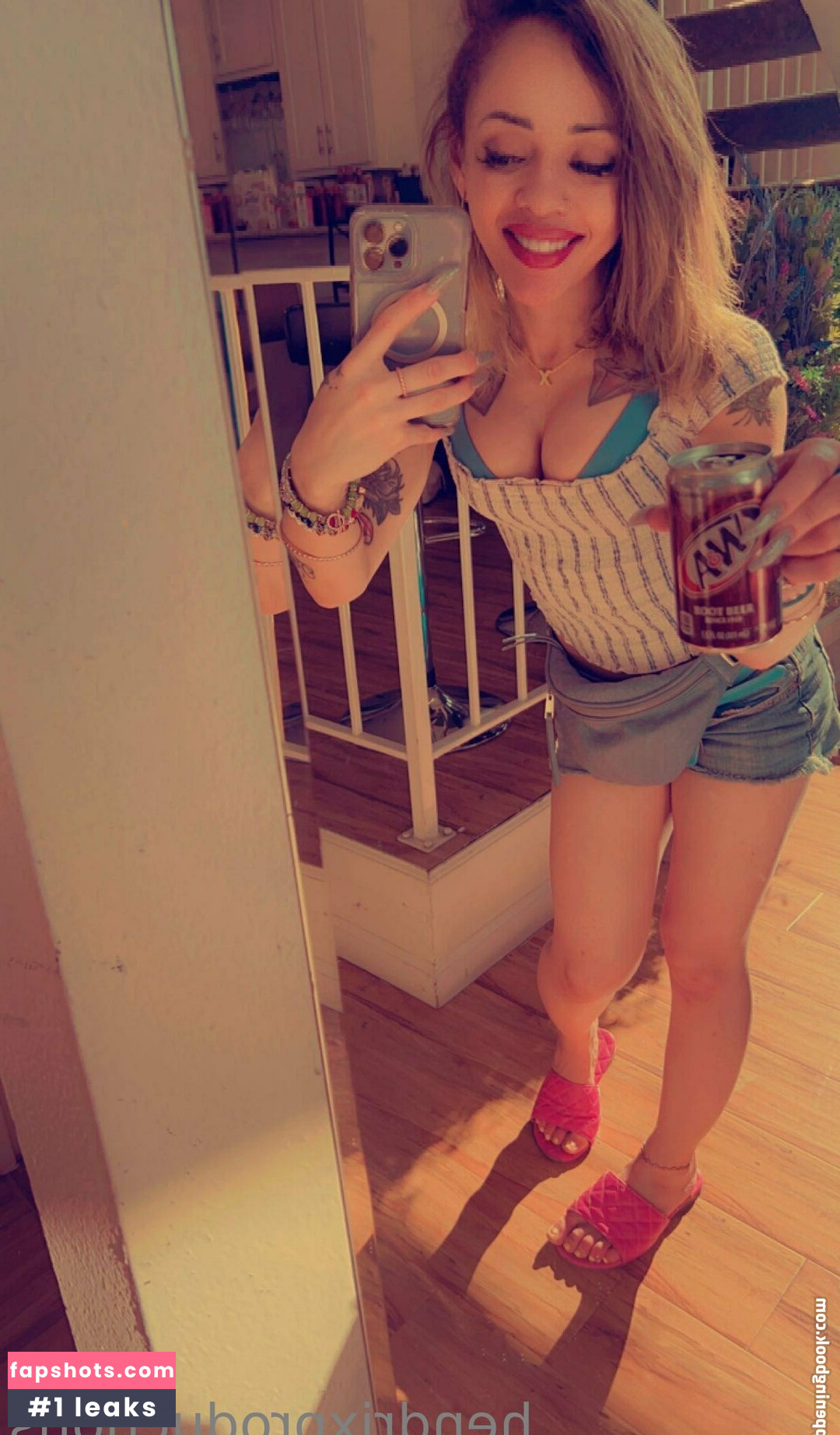 thehollyhendrix gallery photo #7