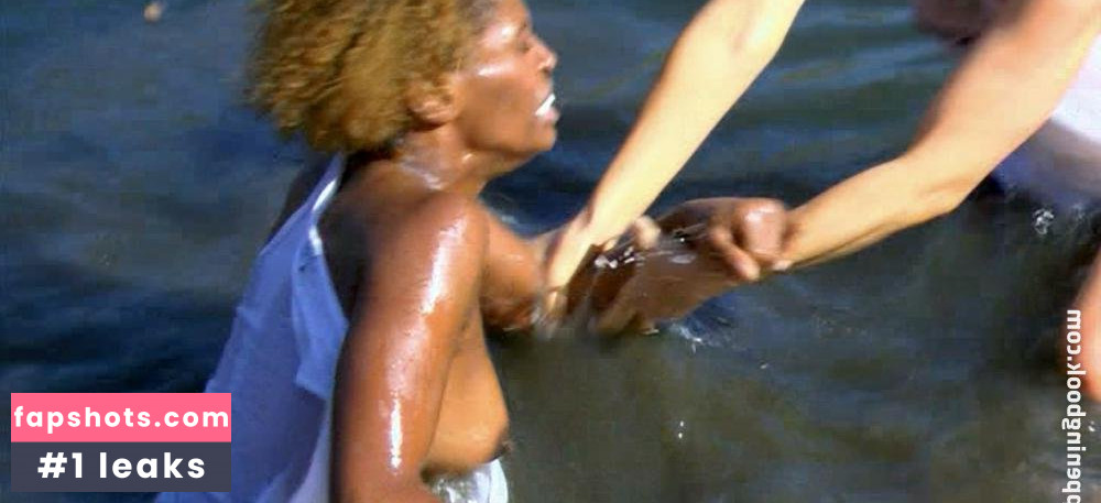 Thela Brown gallery photo #2