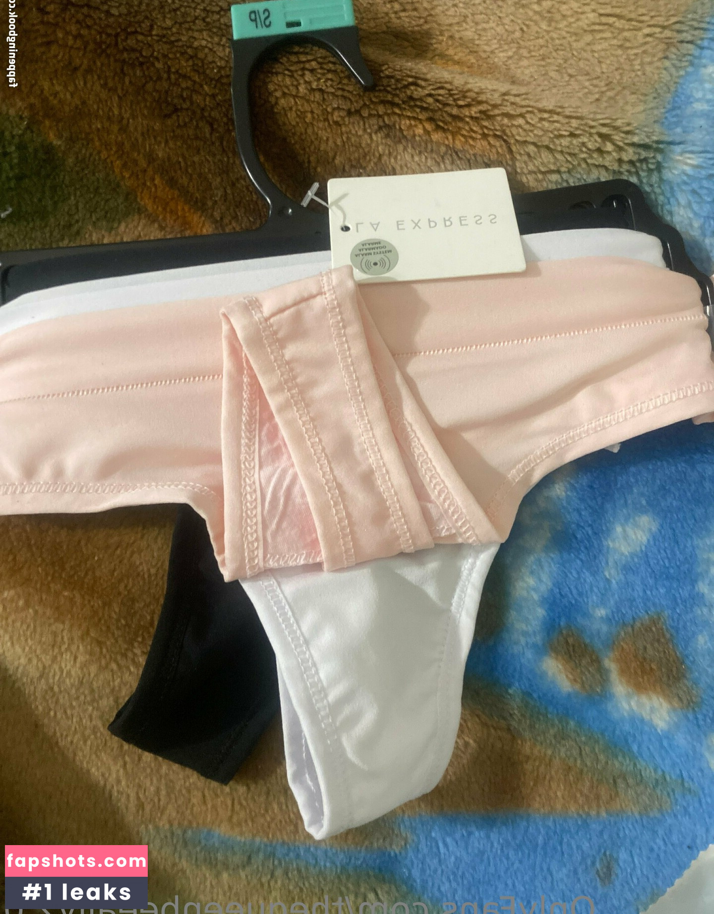 thequeenbeeally2.0 gallery photo #2