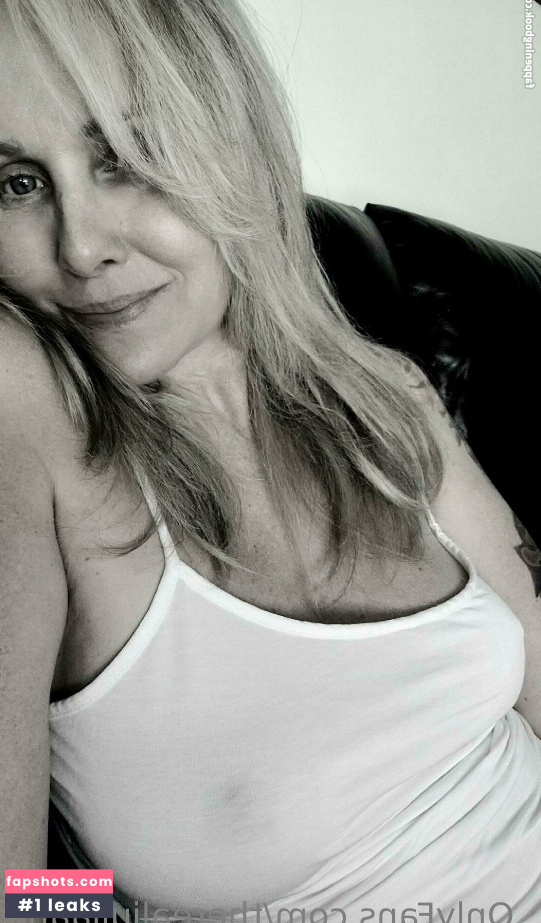 TheRealJuliaAnn gallery photo #38