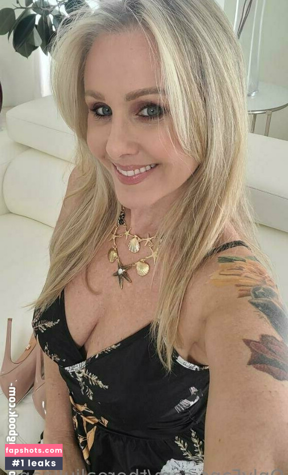 TheRealJuliaAnn gallery photo #58