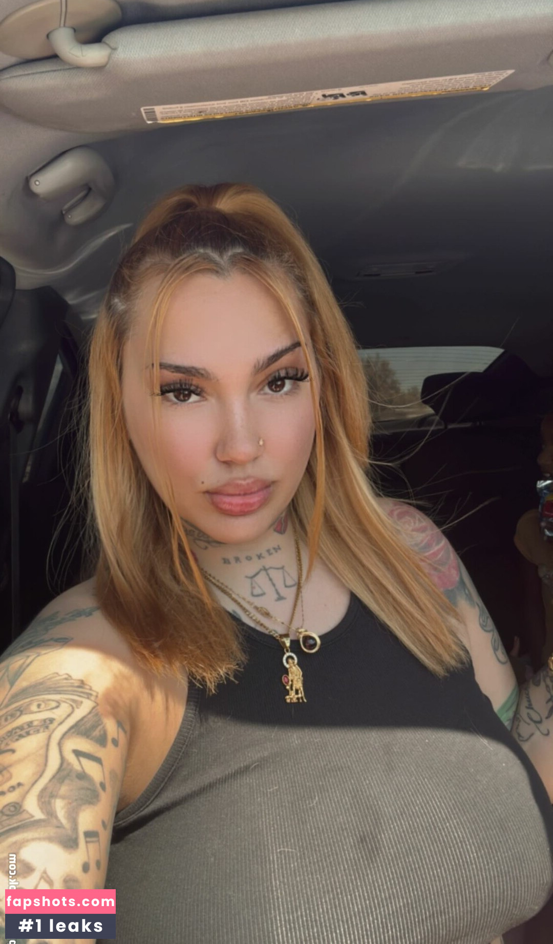 therealroyalskye gallery photo #7