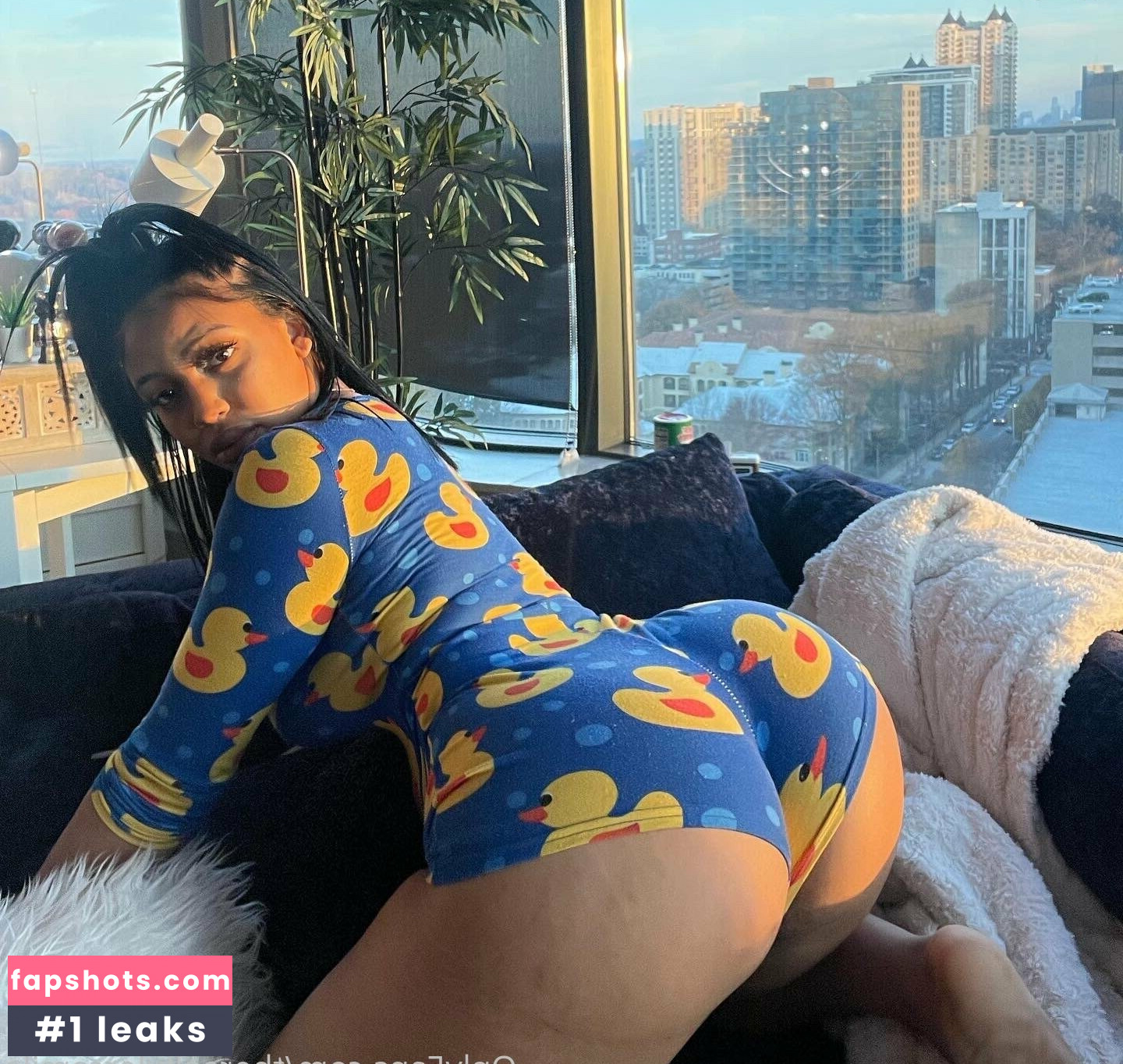 therealtylercamile nude babe gallery