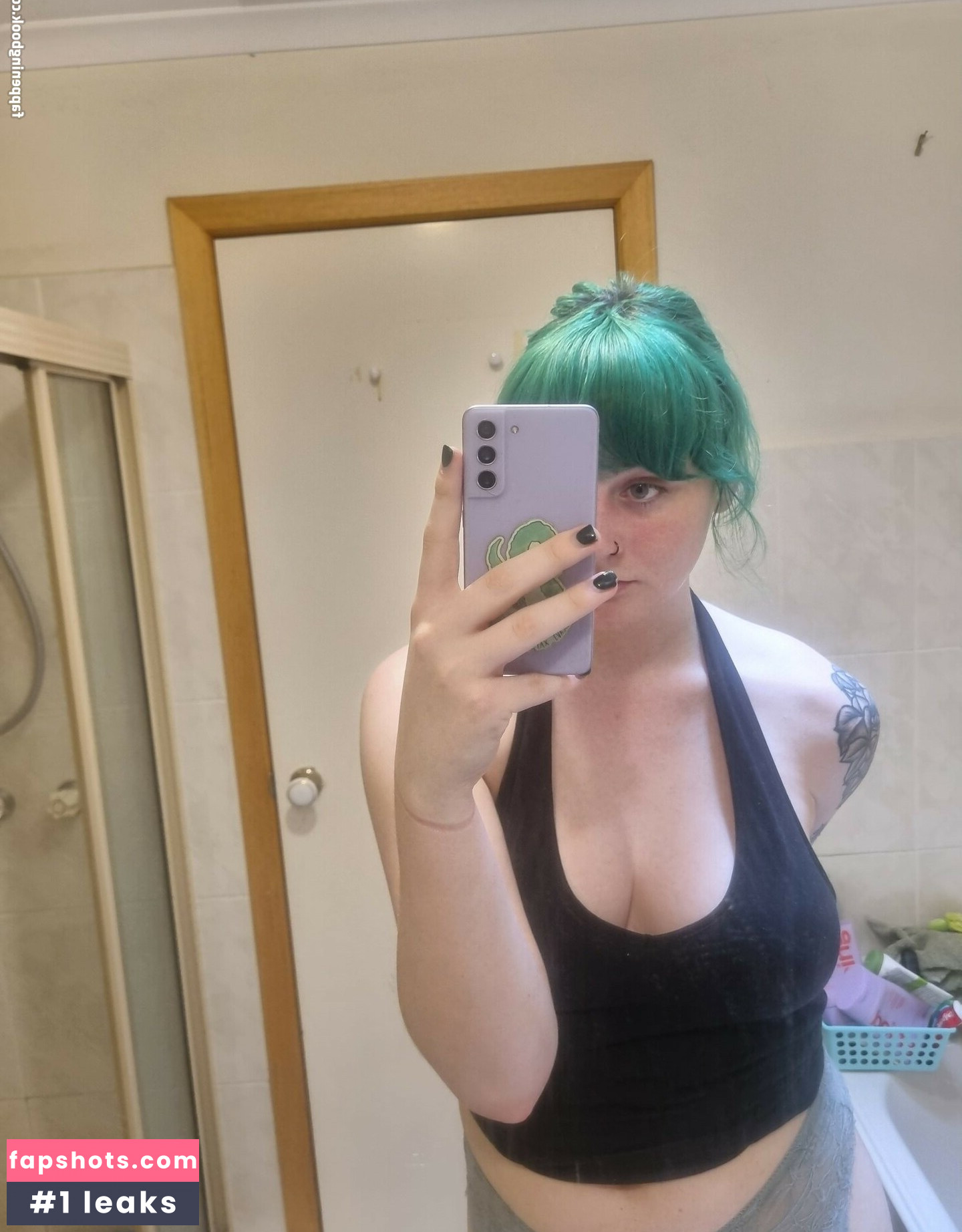 thereisnobeth gallery photo #2