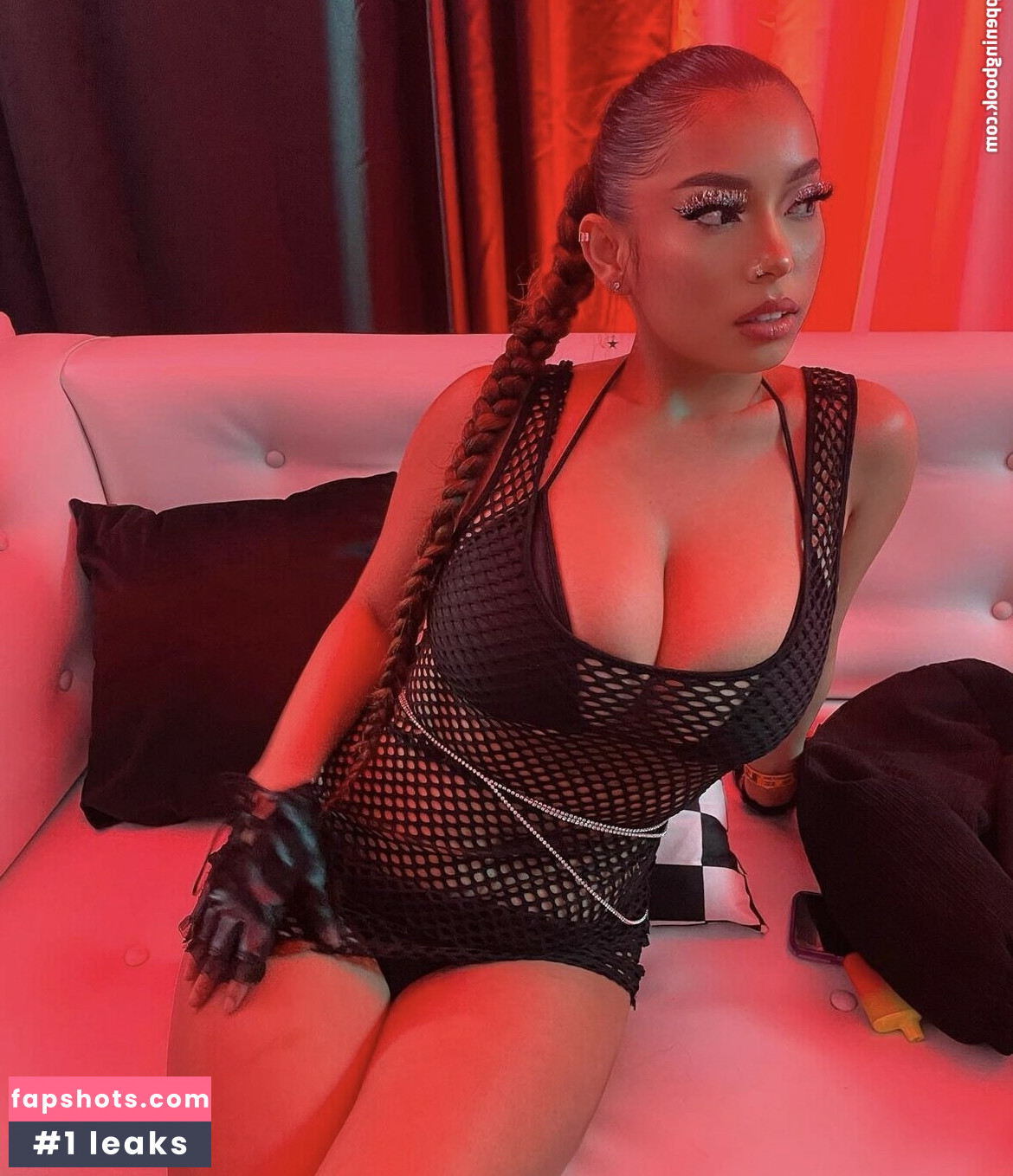 Thestarvasquez nude babe gallery