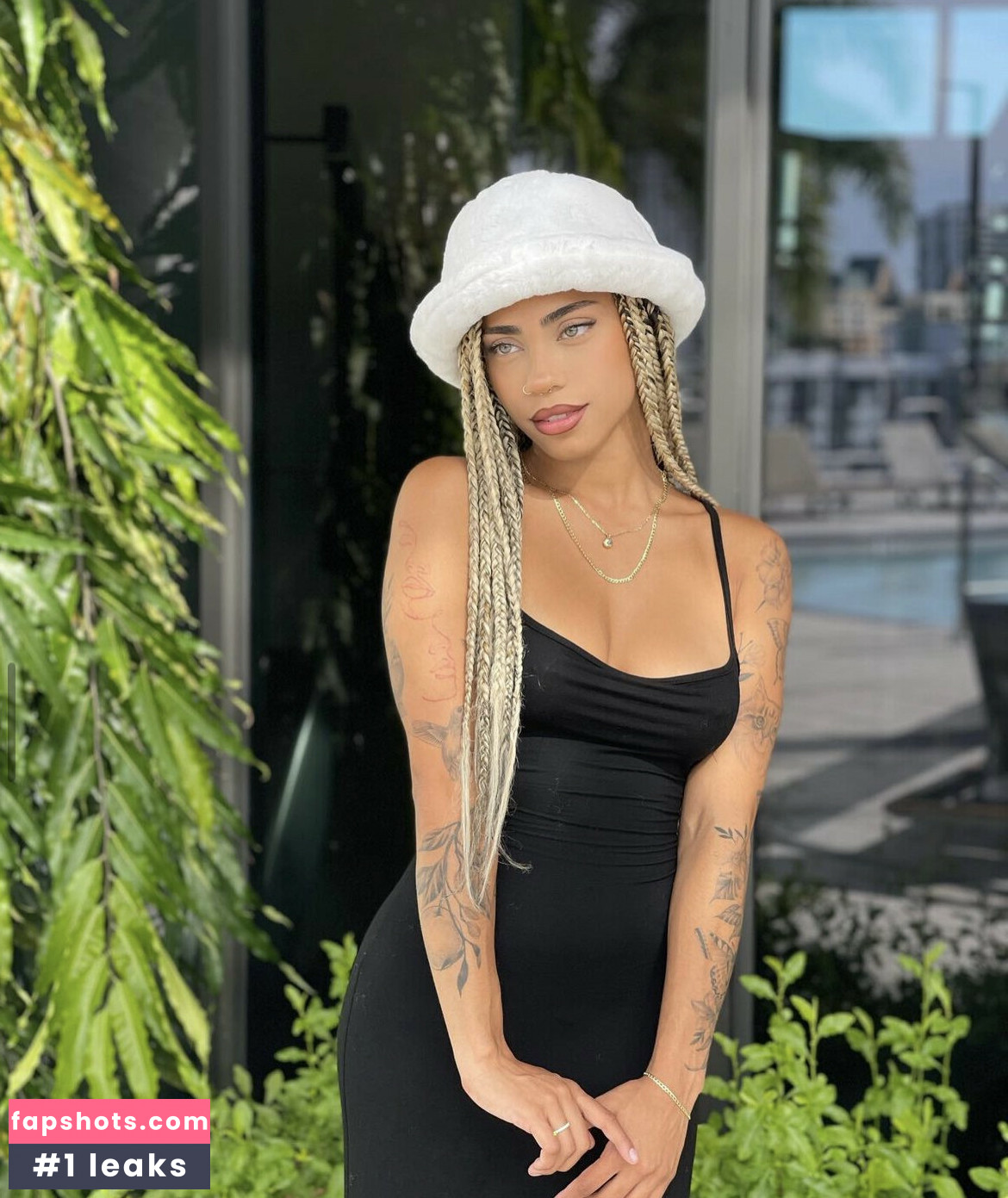 Thevenusdesire nude babe gallery