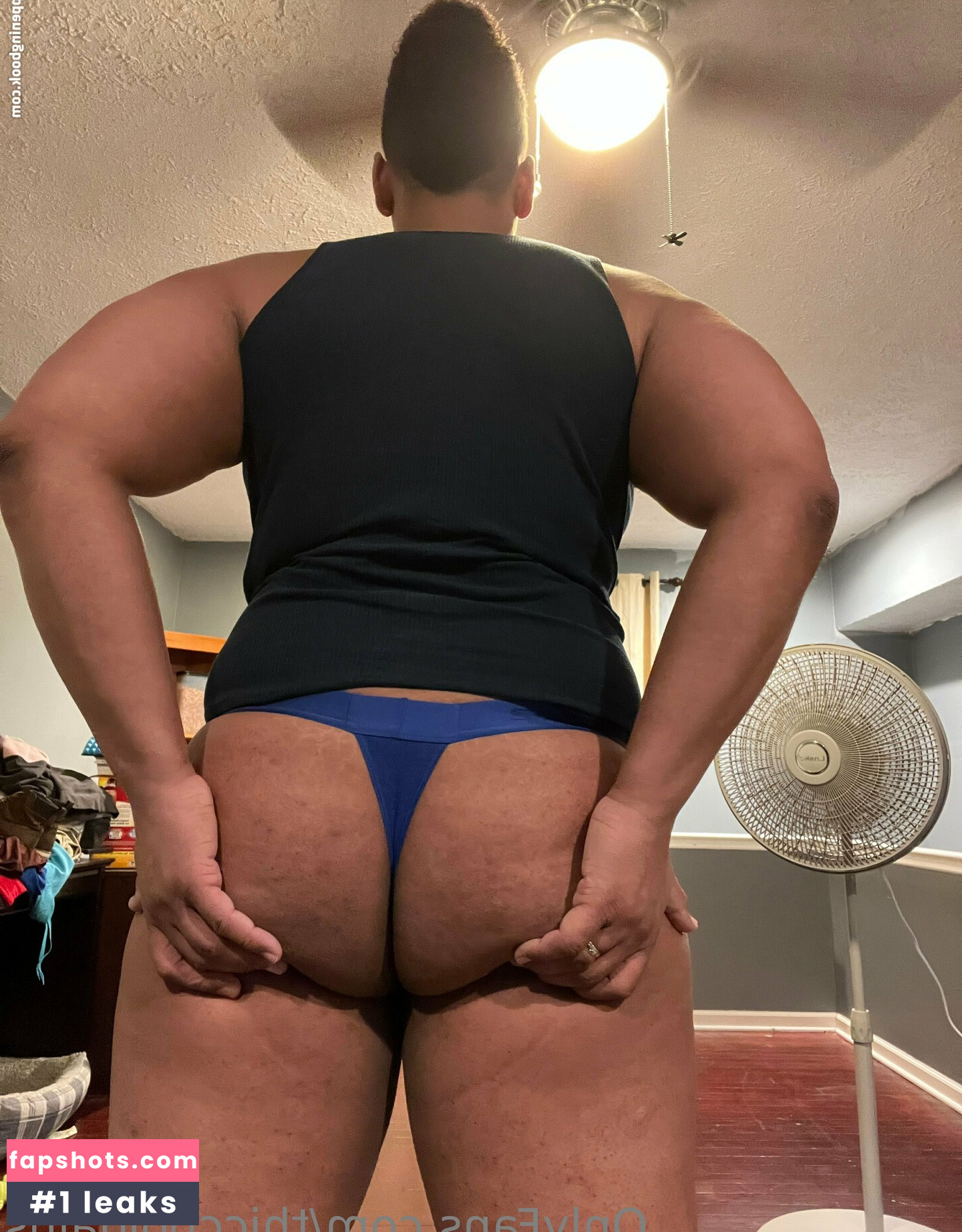 thiccboigains nude babe gallery