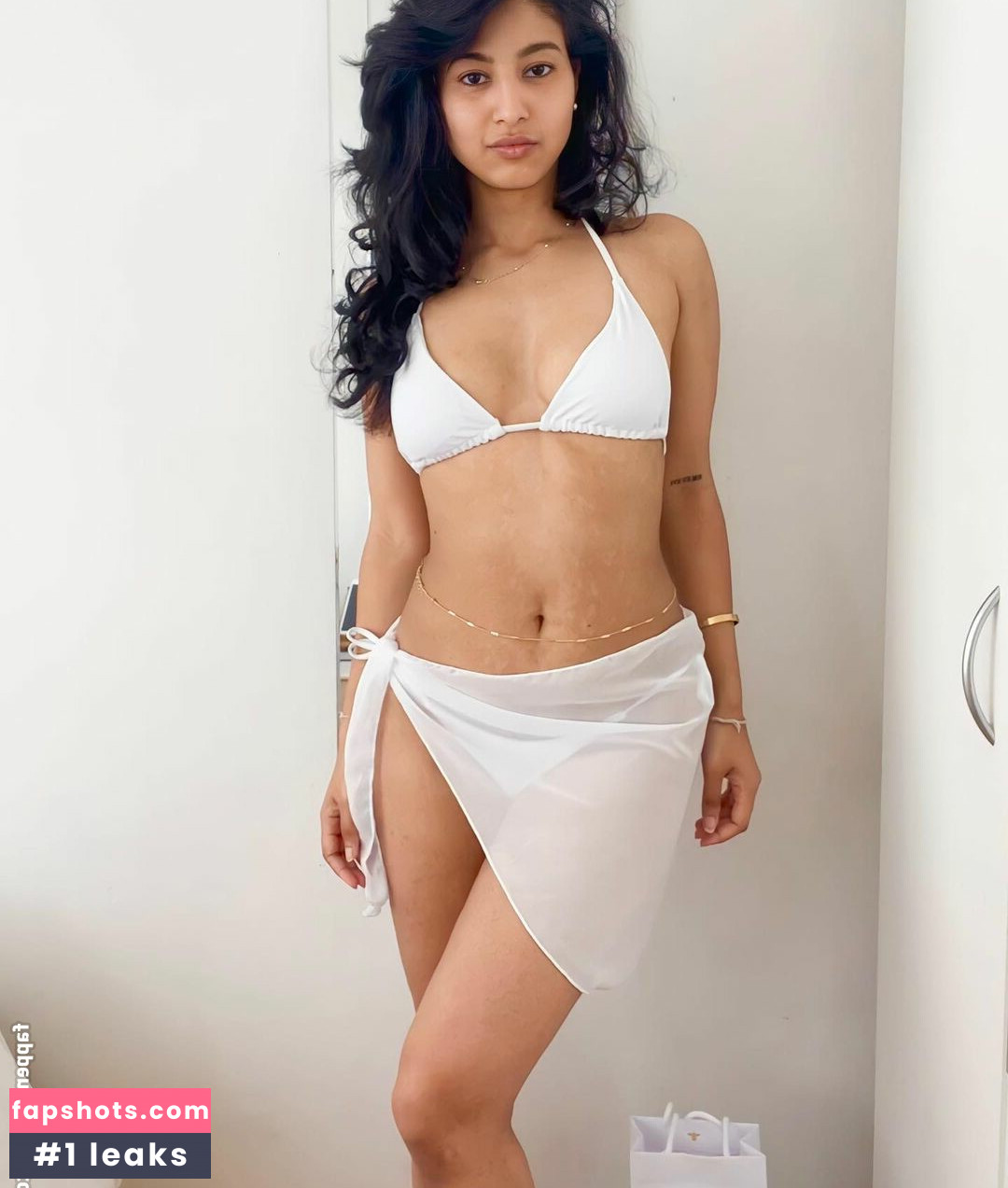 Thilini Hewa gallery photo #17