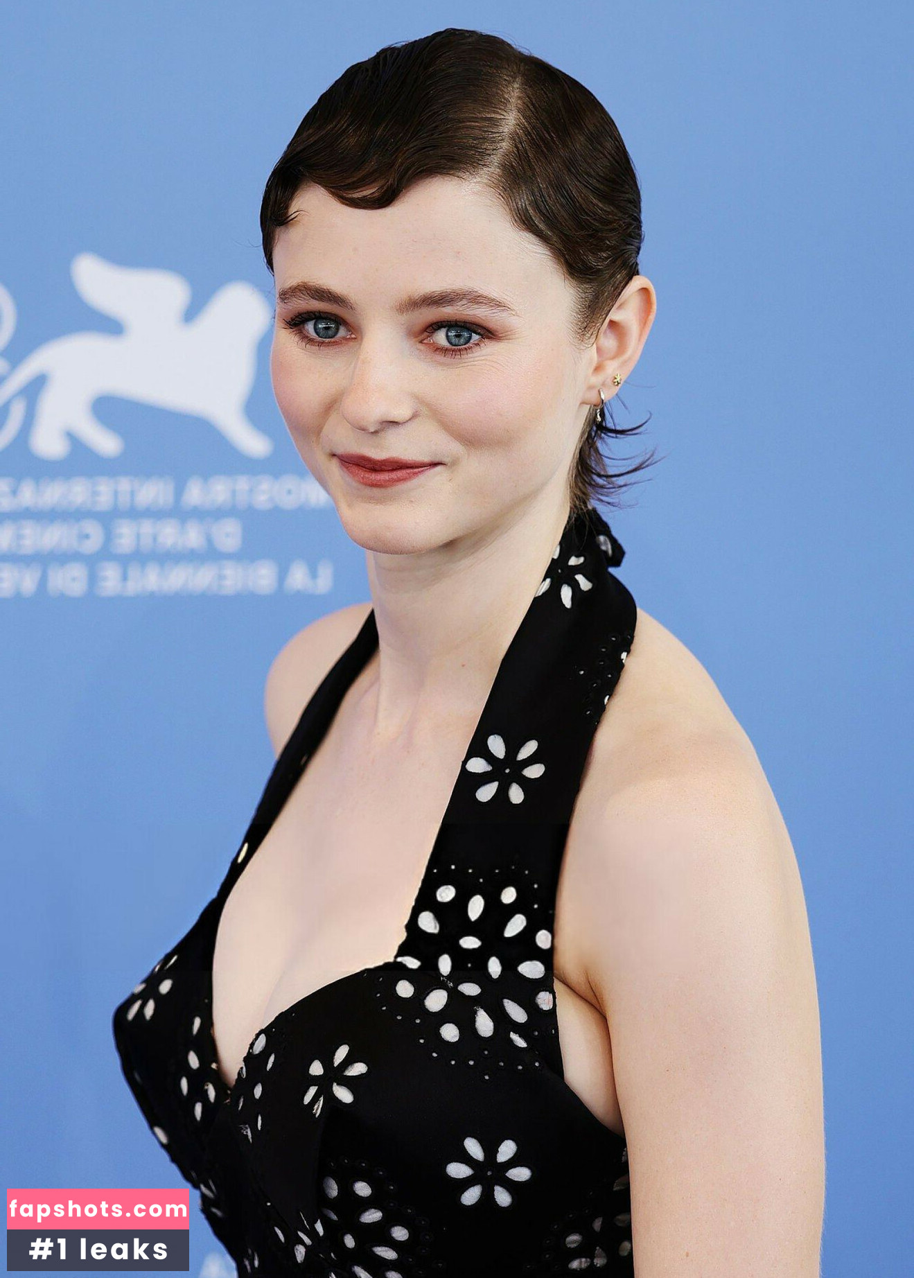 Thomasin McKenzie gallery photo #12