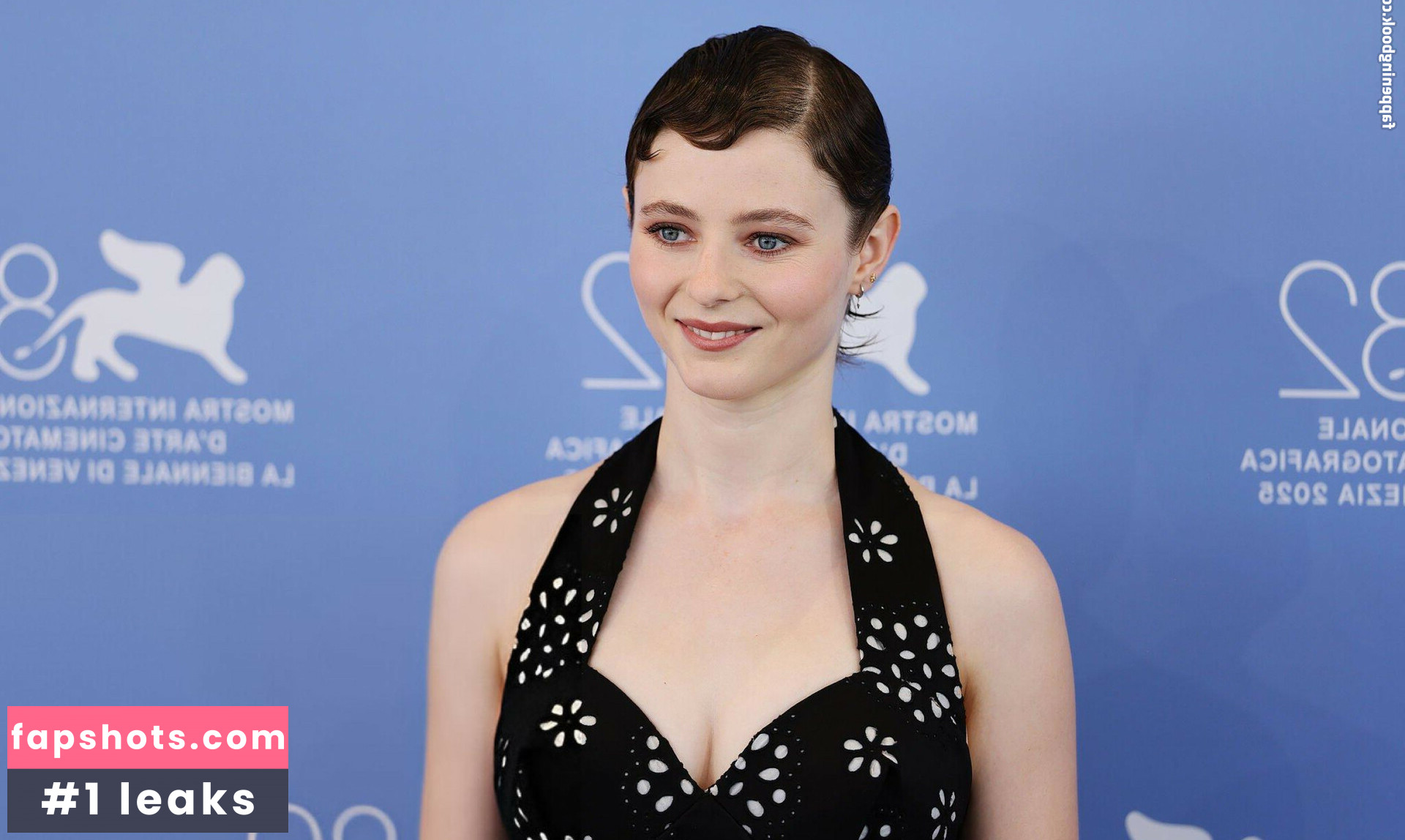Thomasin McKenzie gallery photo #14