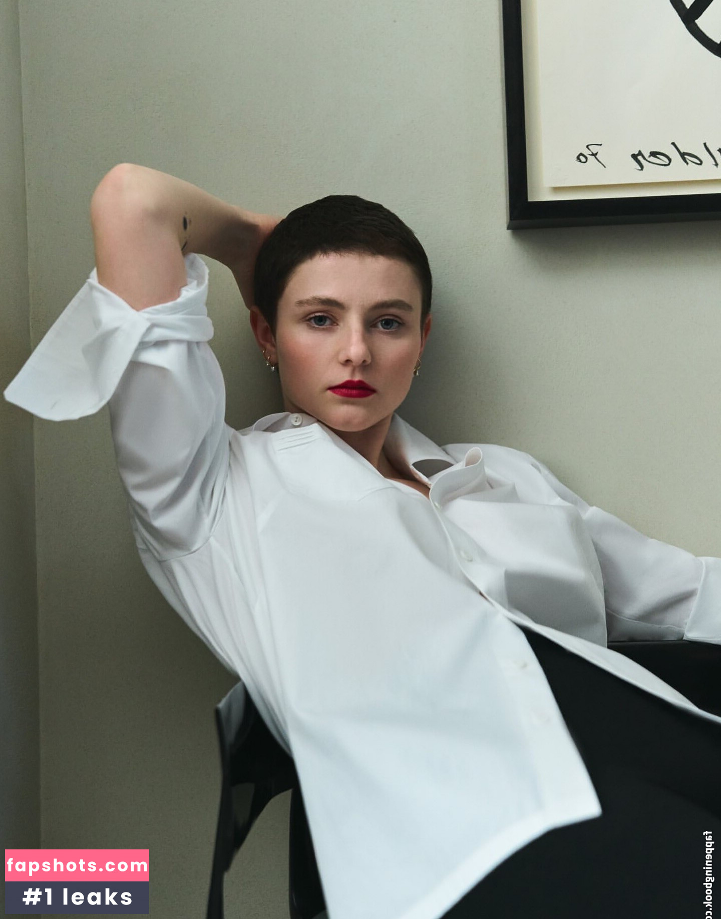 Thomasin McKenzie gallery photo #17