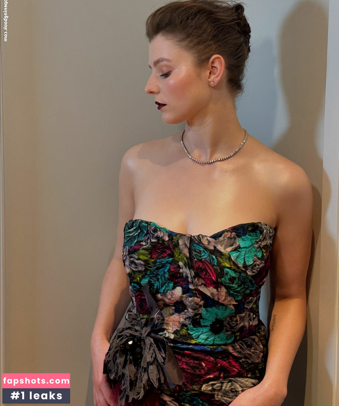Thomasin McKenzie gallery photo #25