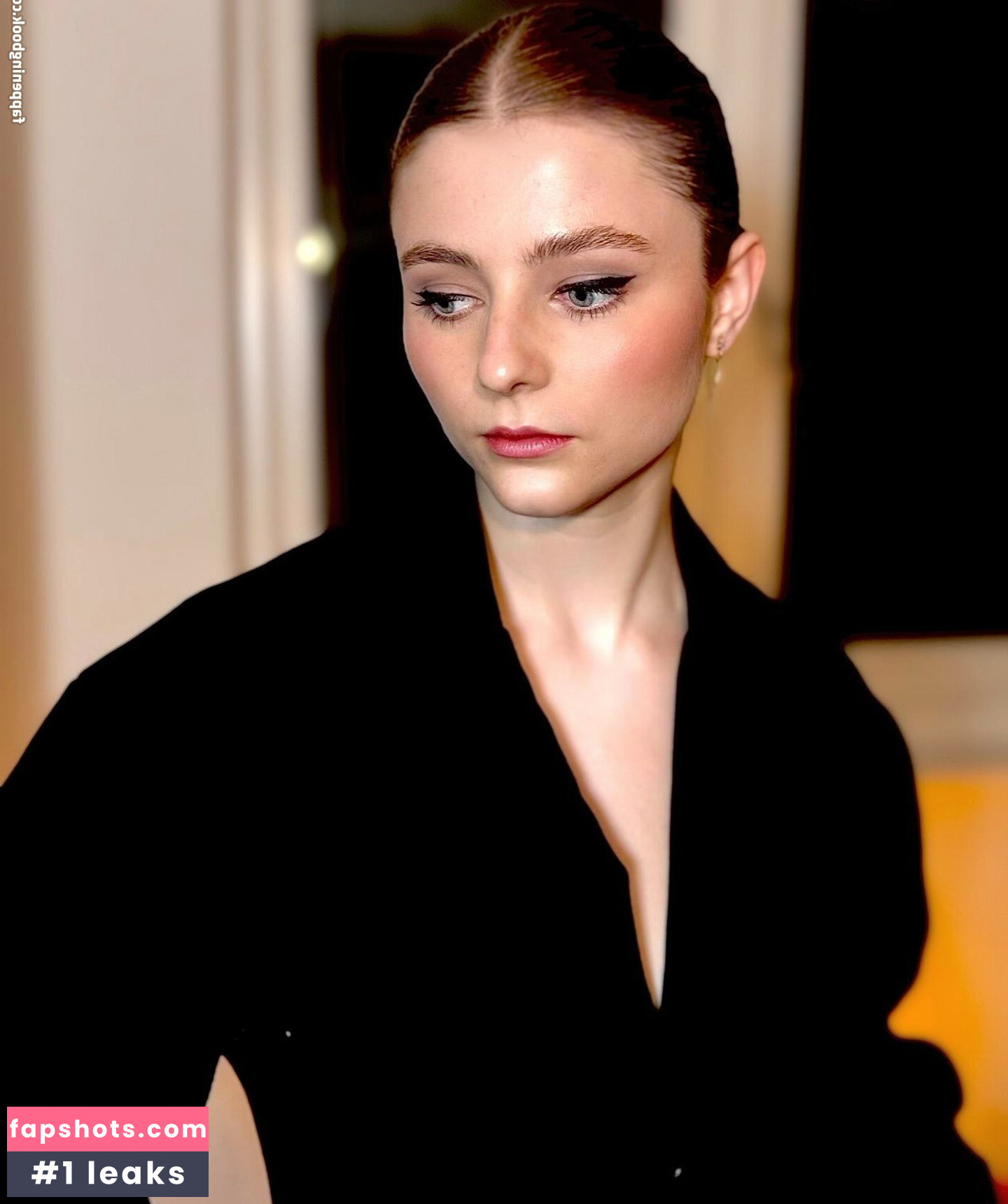 Thomasin McKenzie gallery photo #27