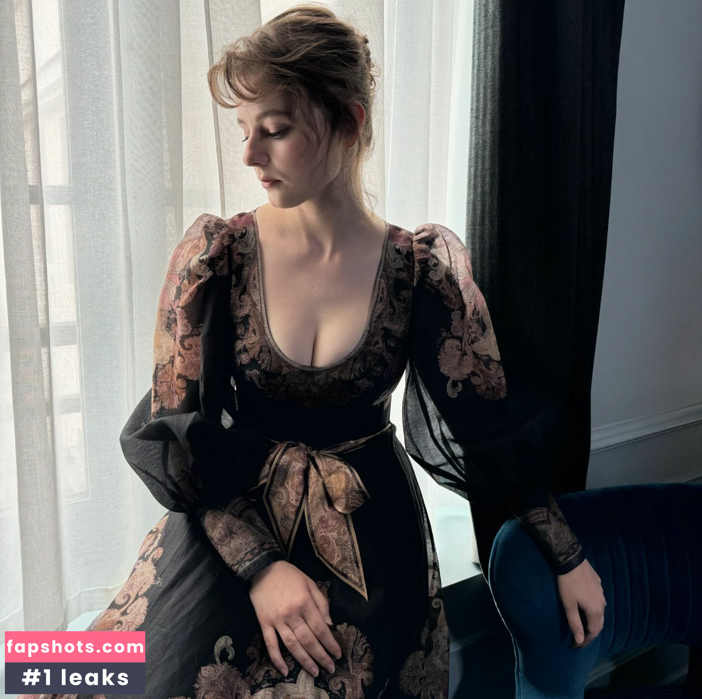 Thomasin McKenzie gallery photo #28