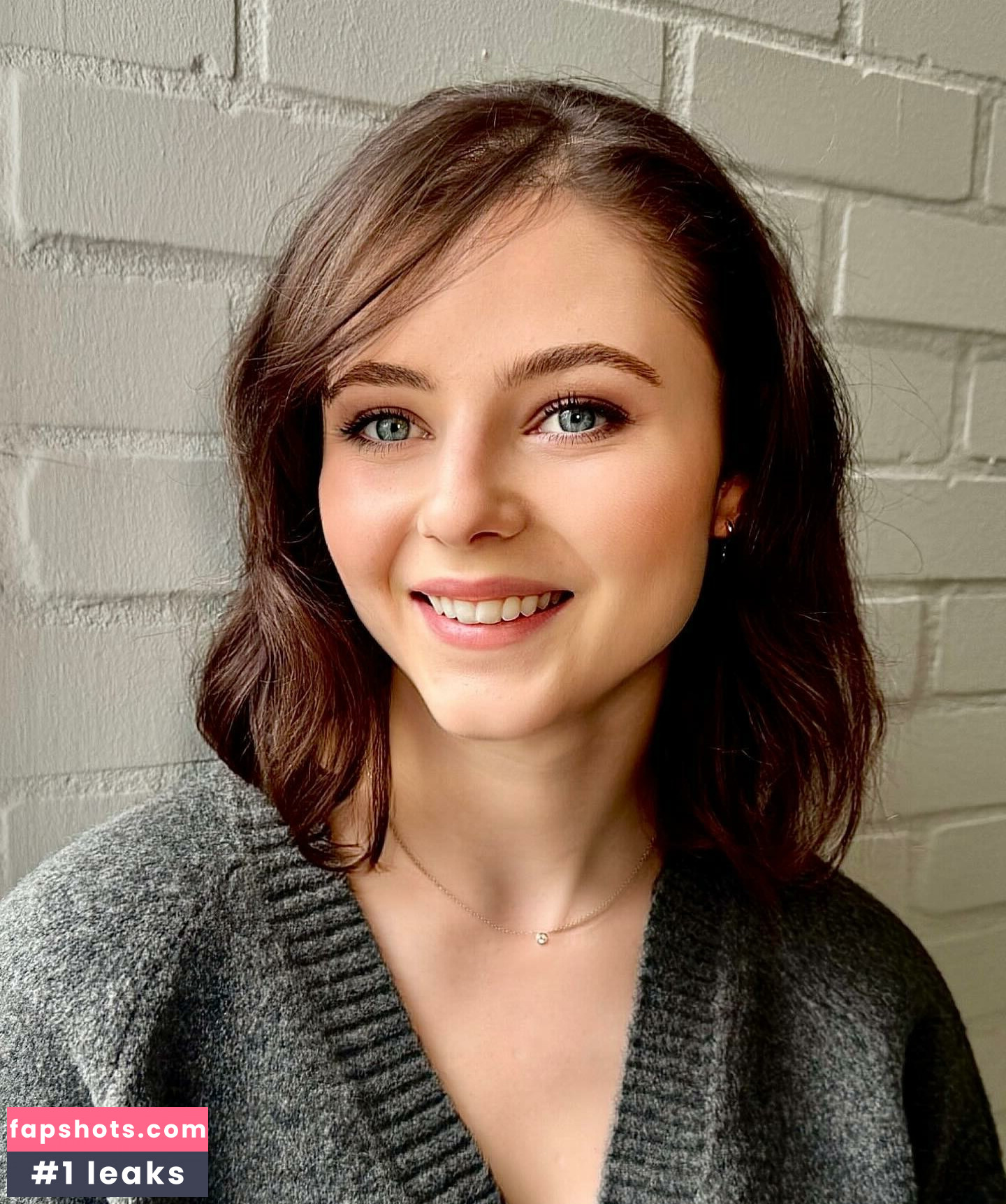 Thomasin McKenzie gallery photo #37