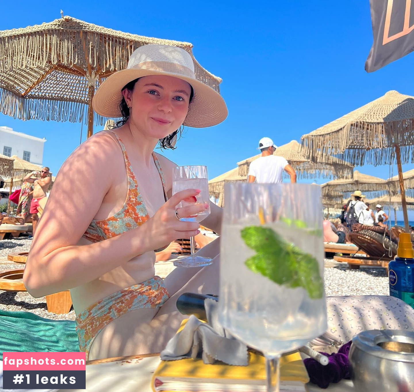 Thomasin McKenzie gallery photo #49