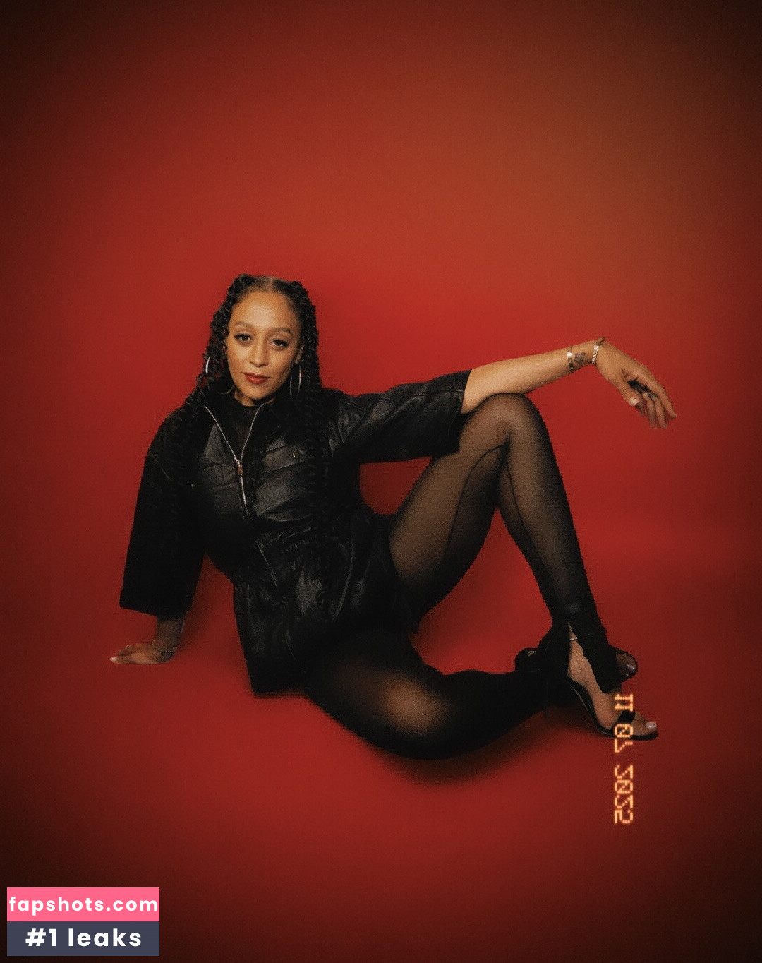 Tia Mowry gallery photo #3
