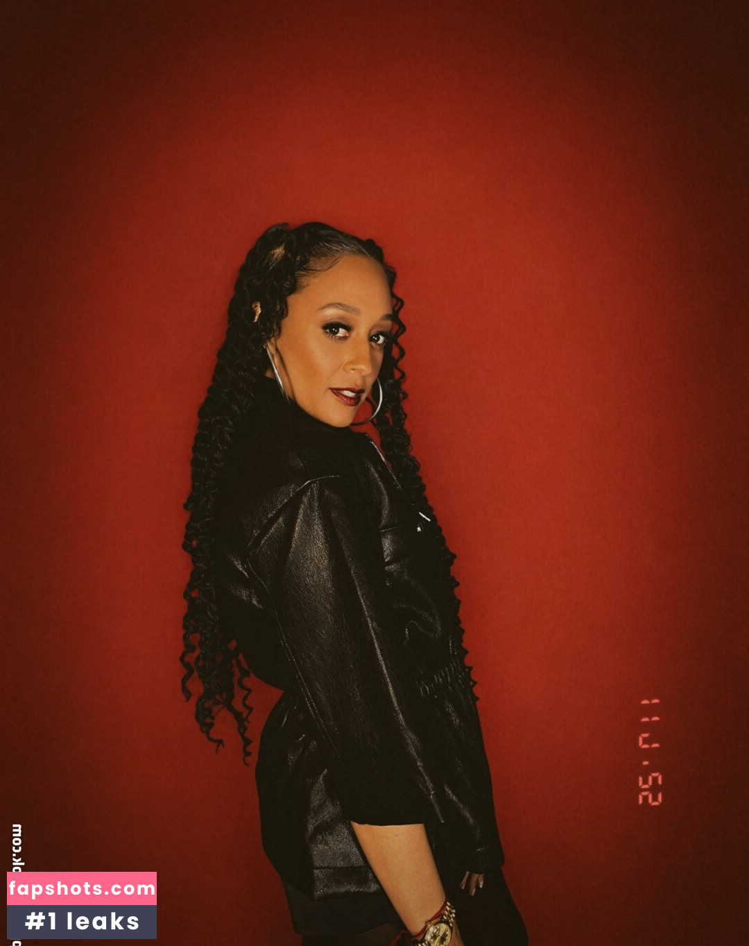 Tia Mowry gallery photo #5