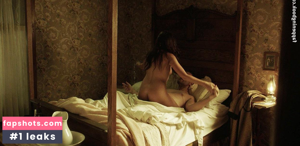 Tia Sage gallery photo #4