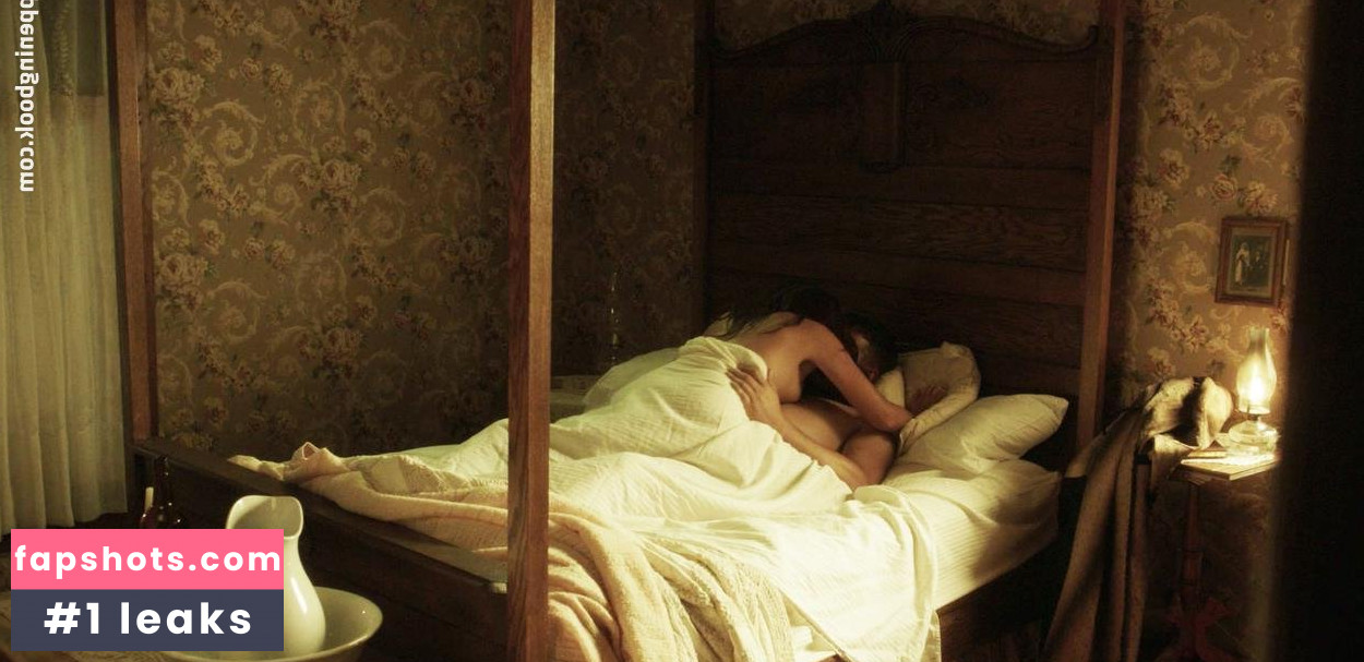 Tia Sage gallery photo #6