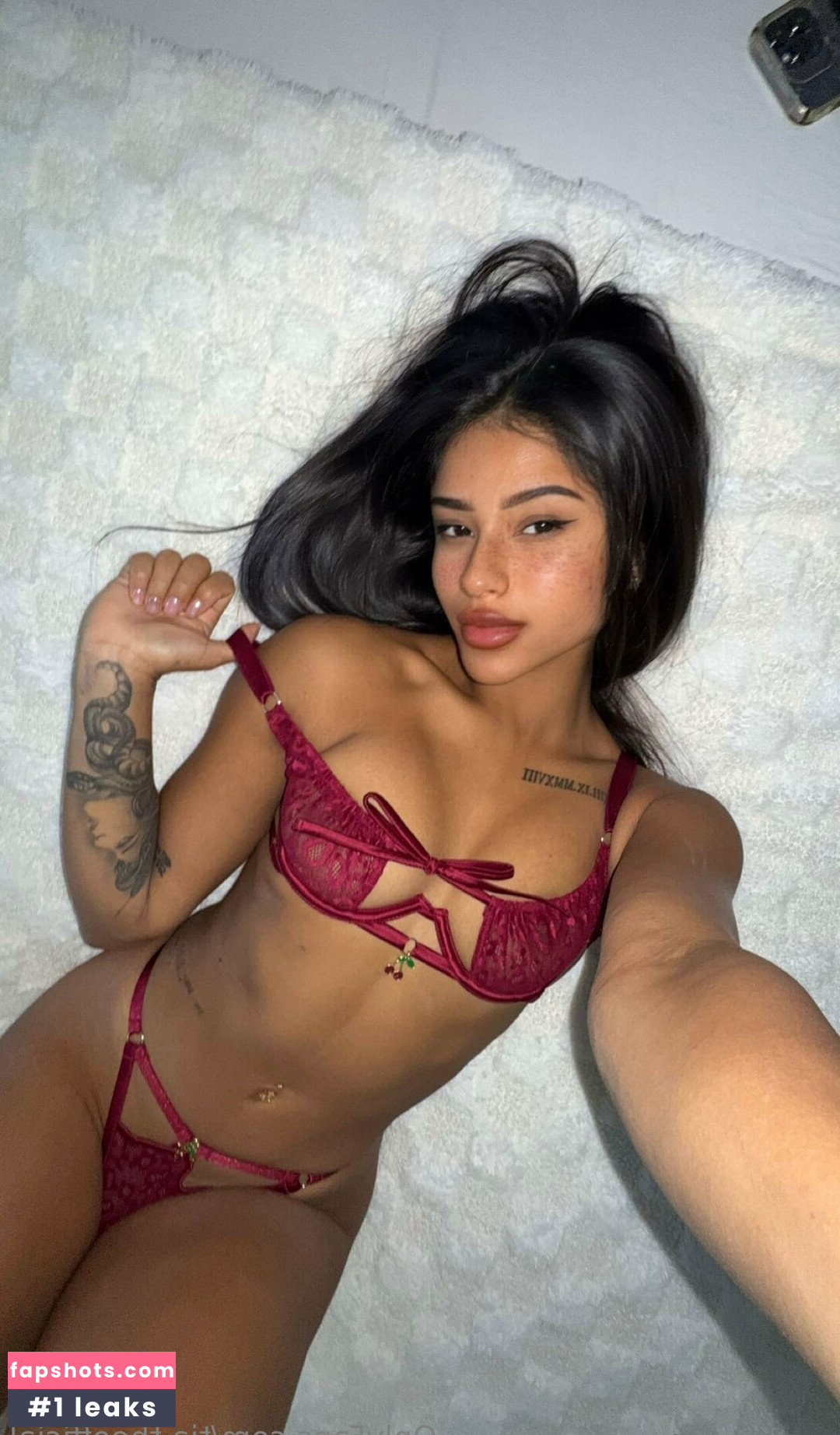 tia.theofficial nude babe gallery