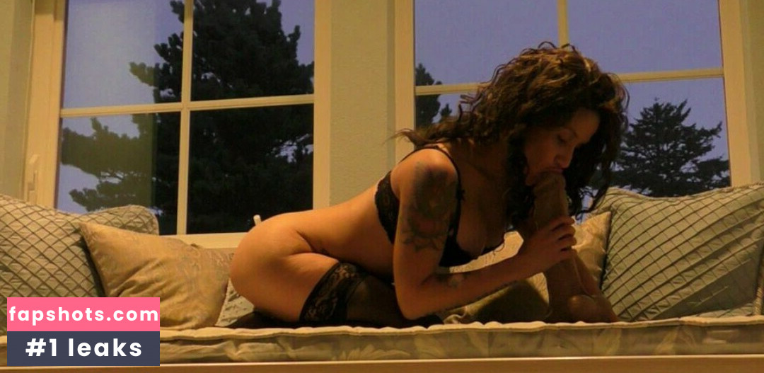 TiaMorLuv nude babe gallery