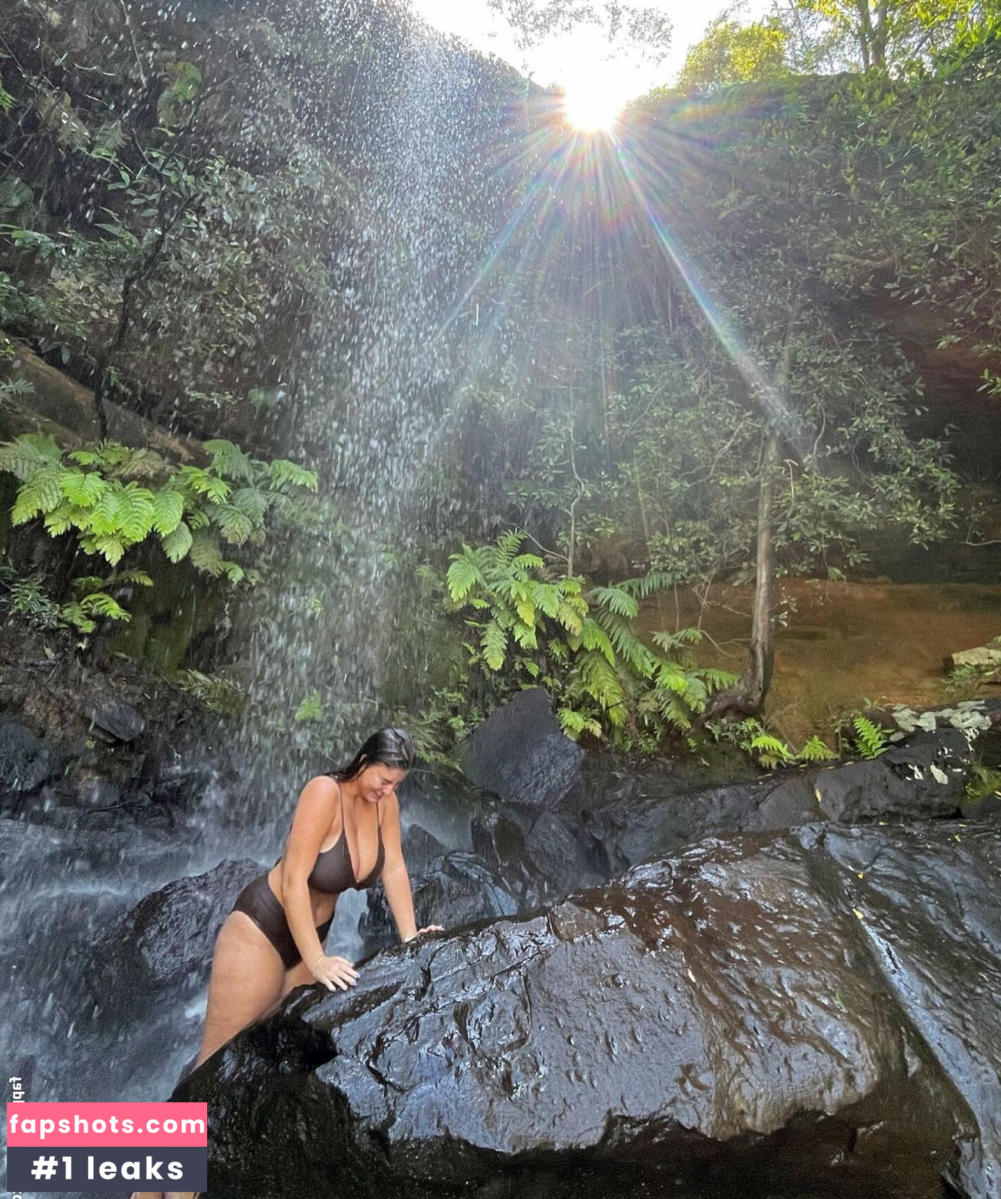 Tiana H gallery photo #27