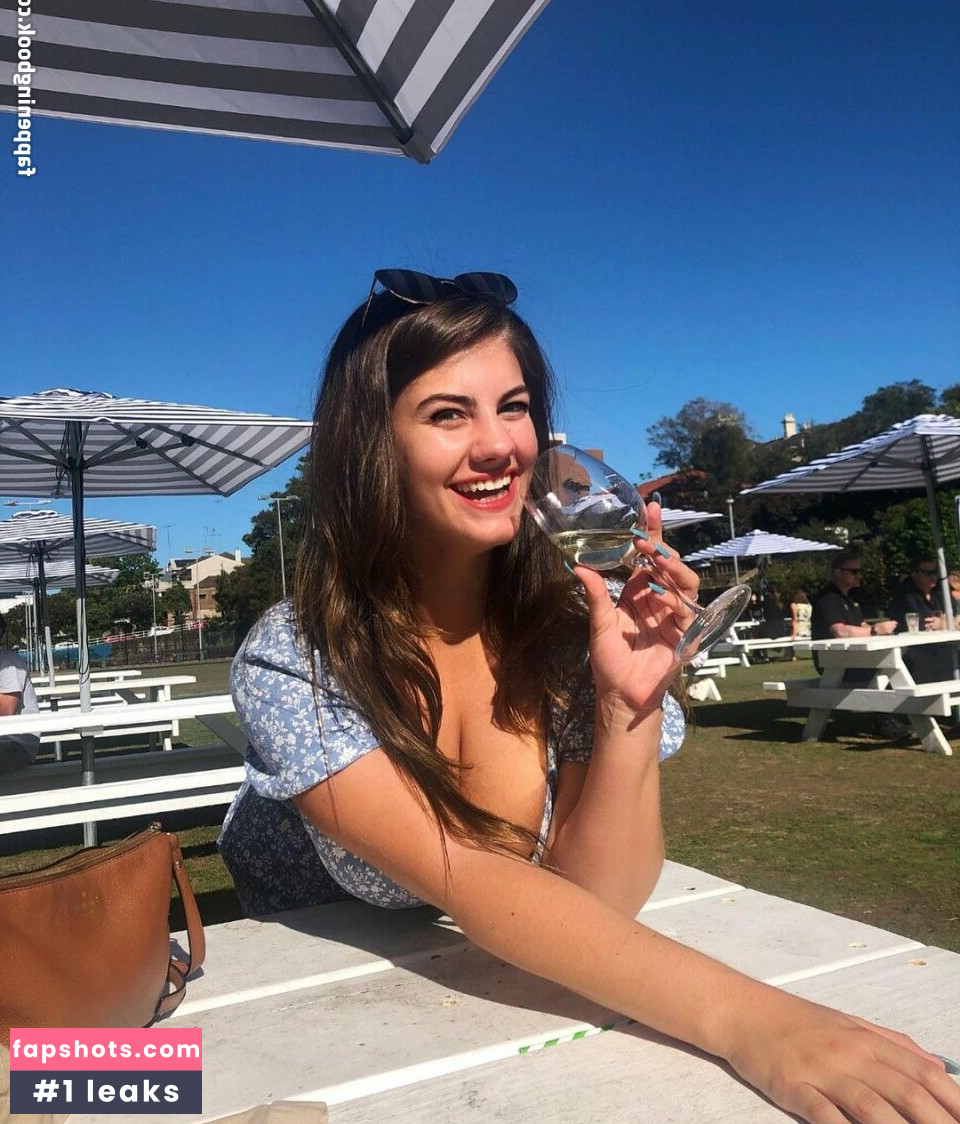 Tiana H gallery photo #7