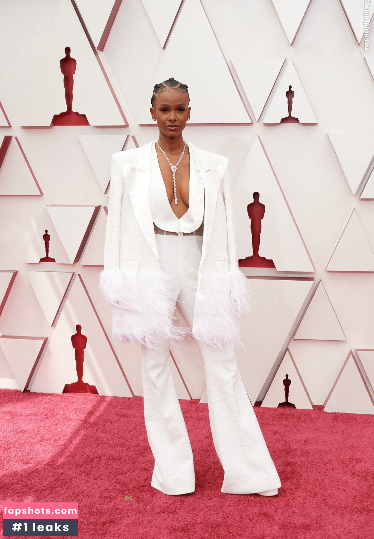 Tiara Thomas gallery photo #10