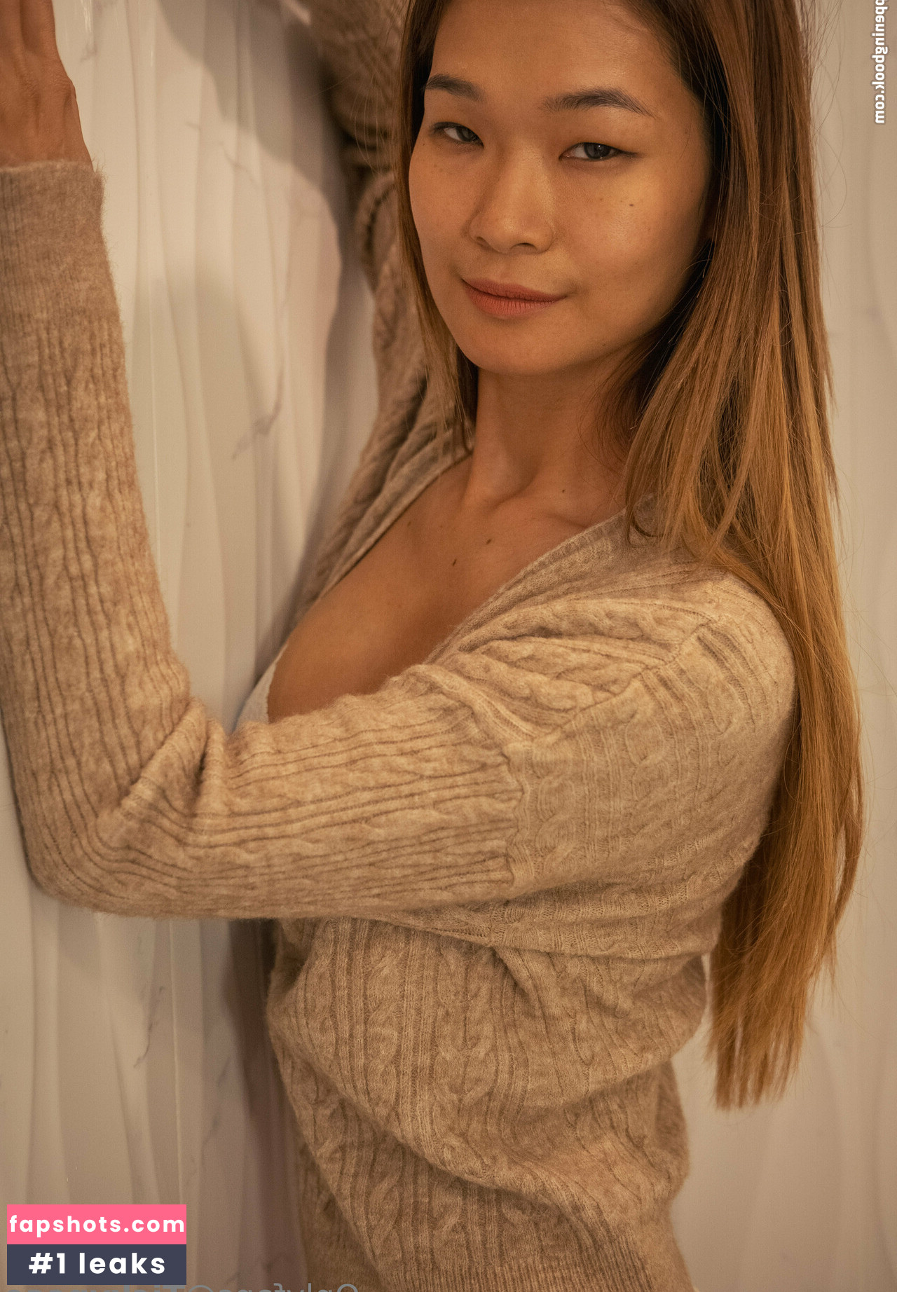 TickyPose gallery photo #21