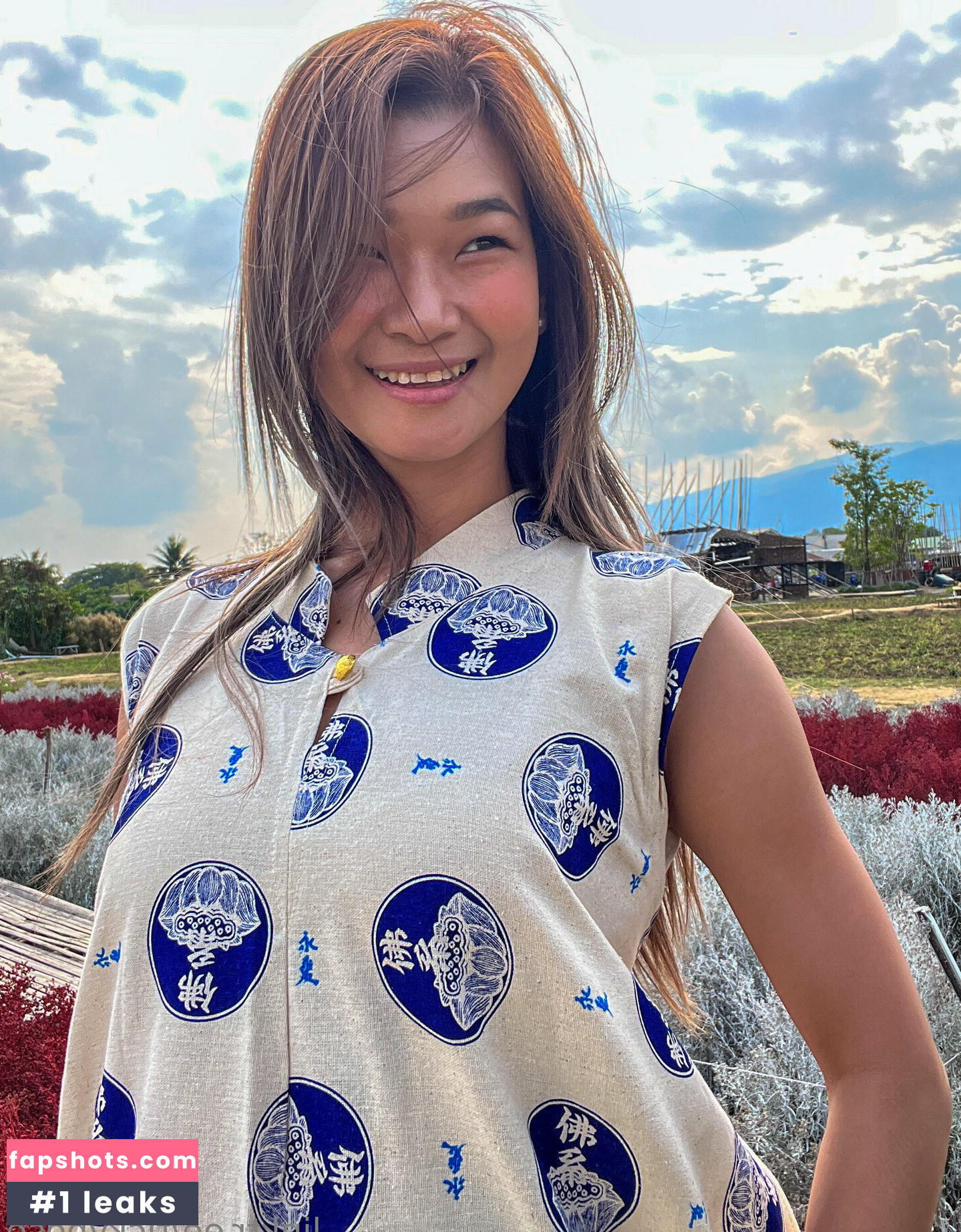 TickyPose gallery photo #7