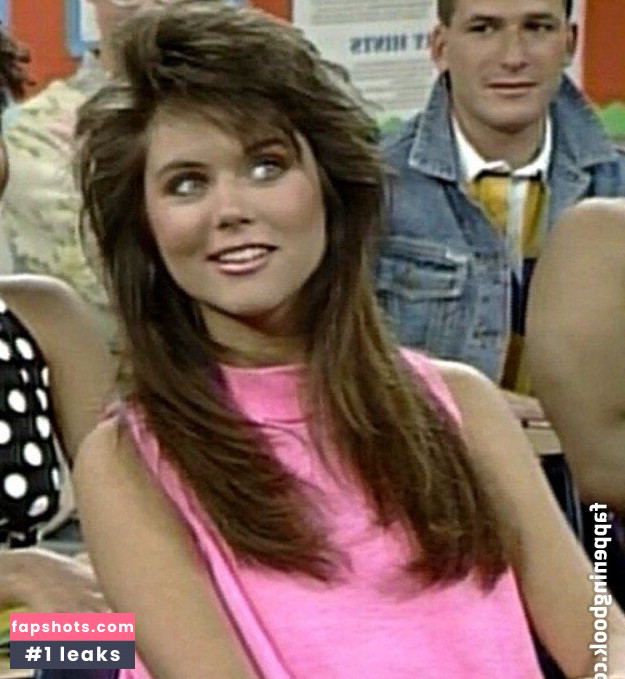 Tiffani-Amber Thiessen gallery photo #11
