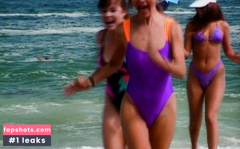 Tiffani-Amber Thiessen gallery photo #64