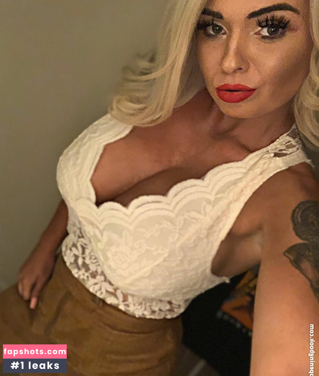 Tiffany White gallery photo #6