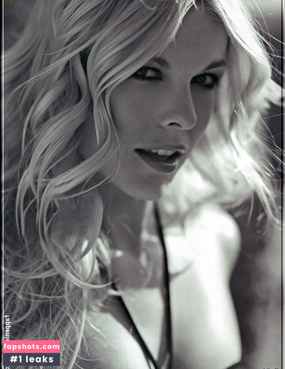 Tina Kaiser gallery photo #8