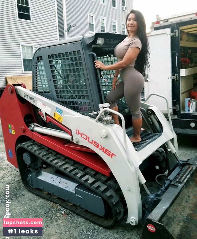 Tina Khm gallery photo #2