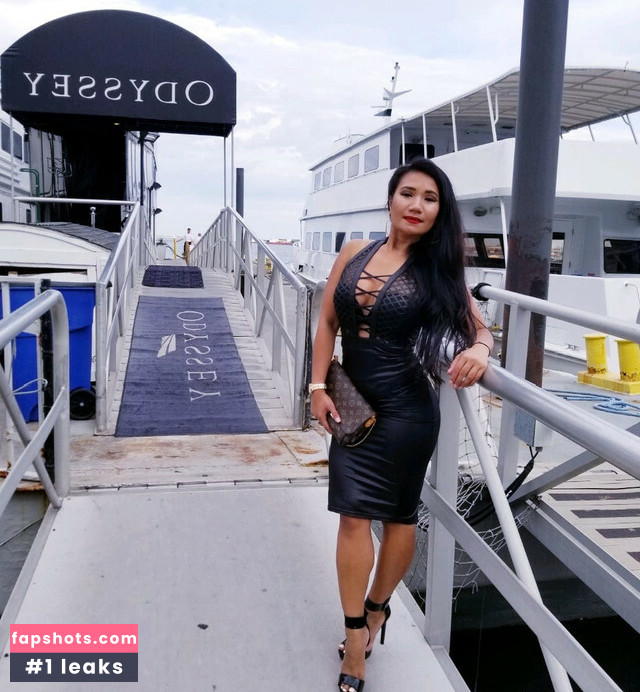 Tina Khm gallery photo #3