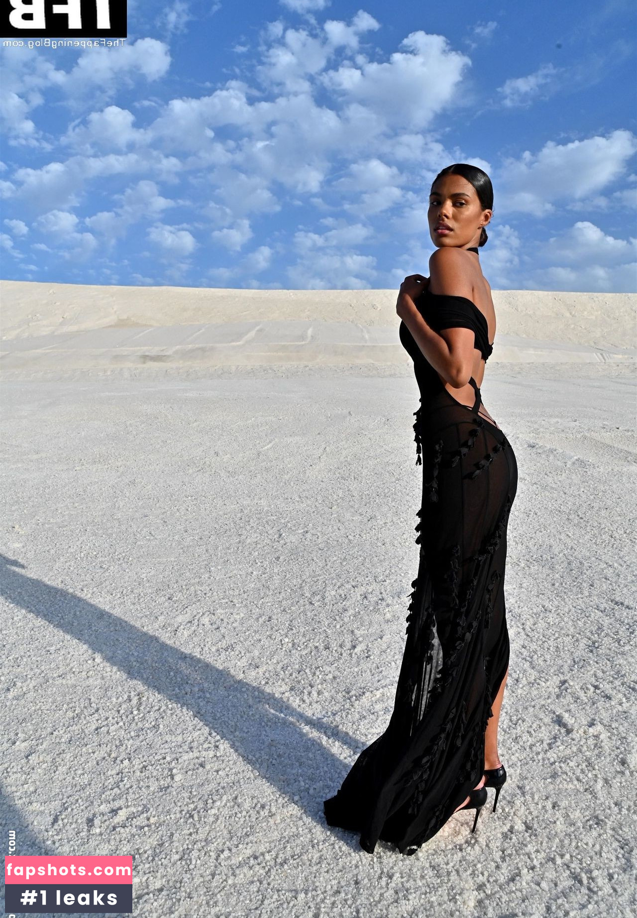 Tina Kunakey gallery photo #102