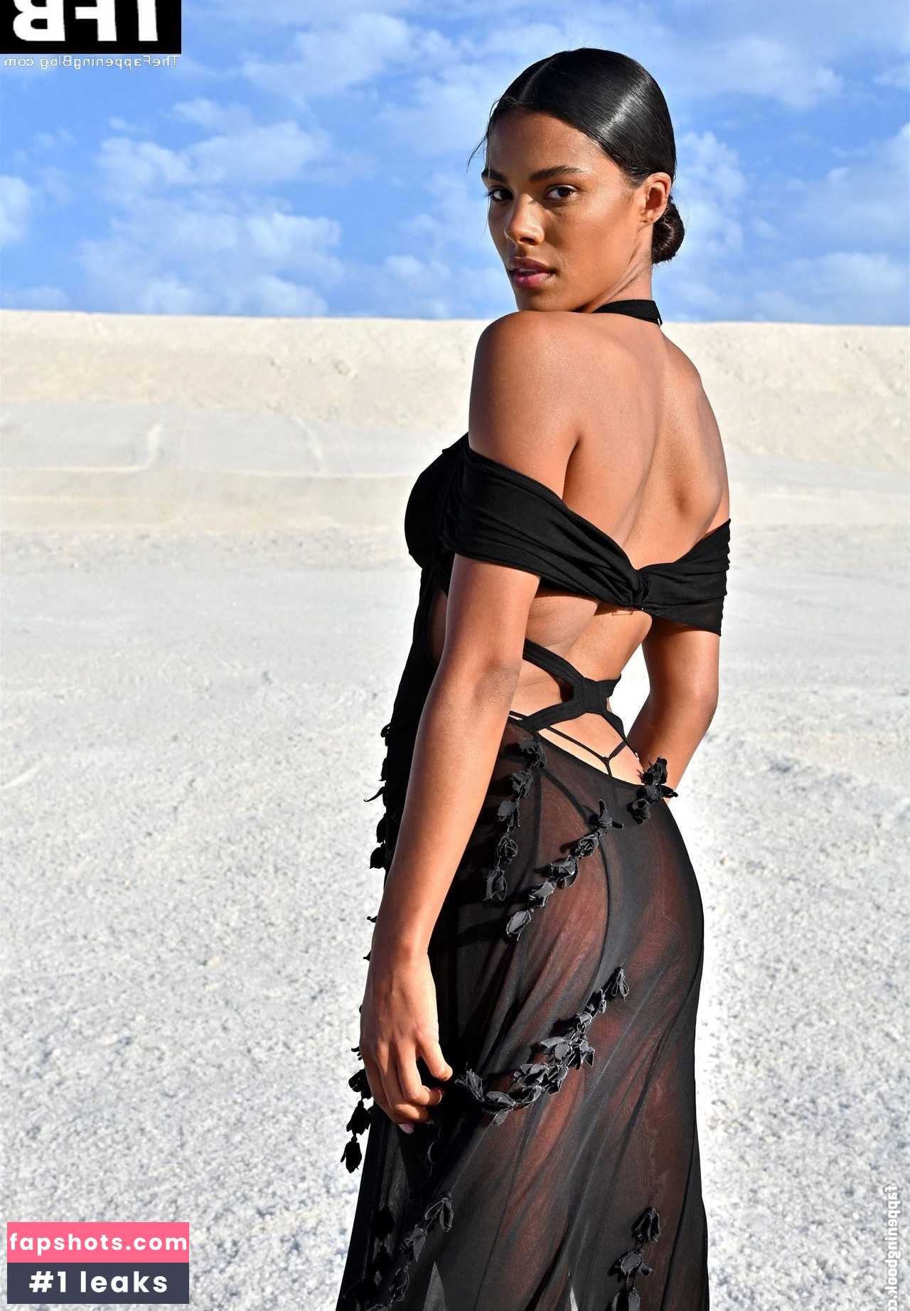 Tina Kunakey gallery photo #104