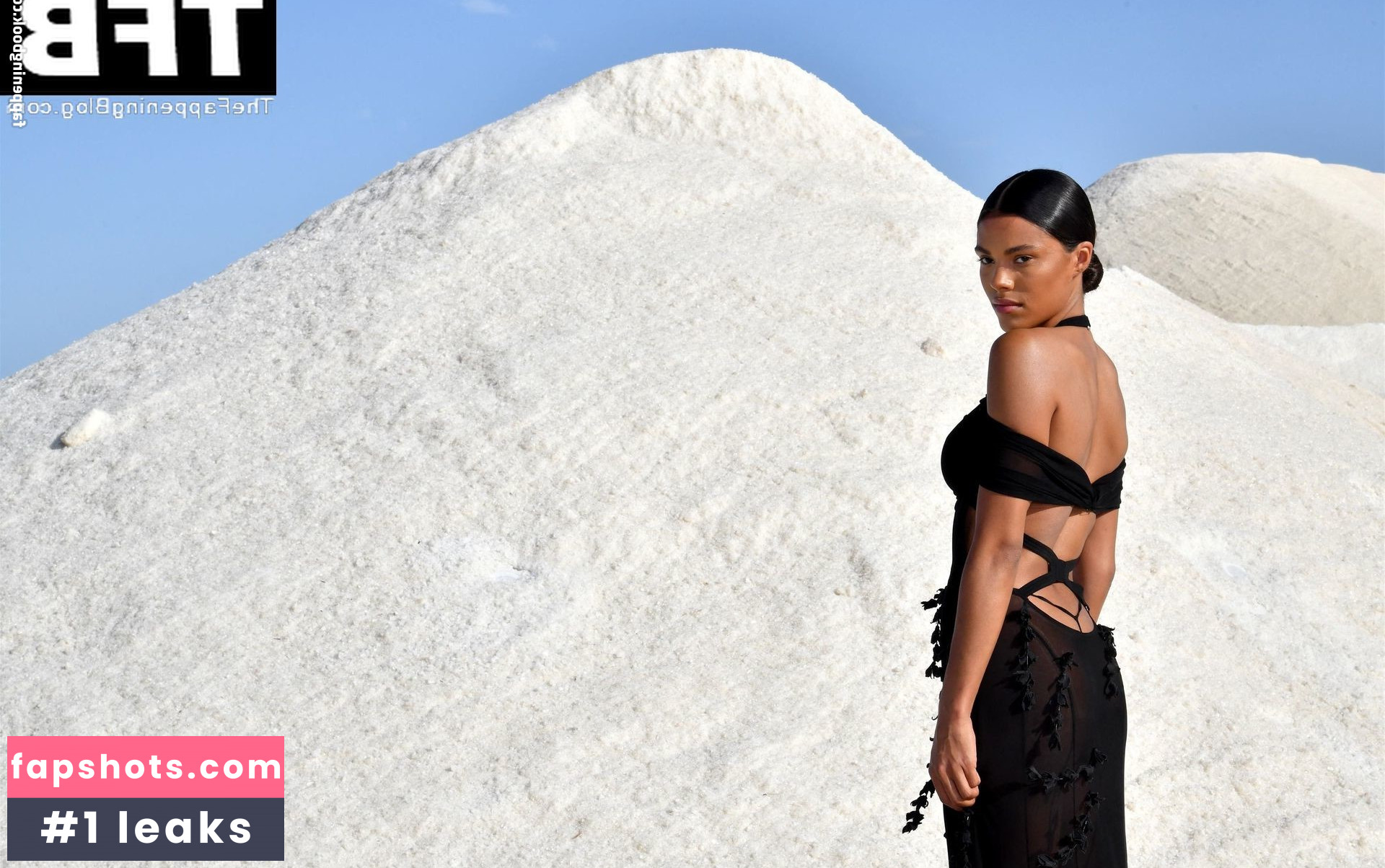 Tina Kunakey gallery photo #117