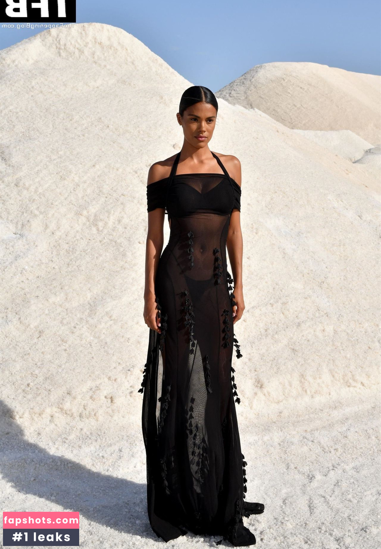 Tina Kunakey gallery photo #119