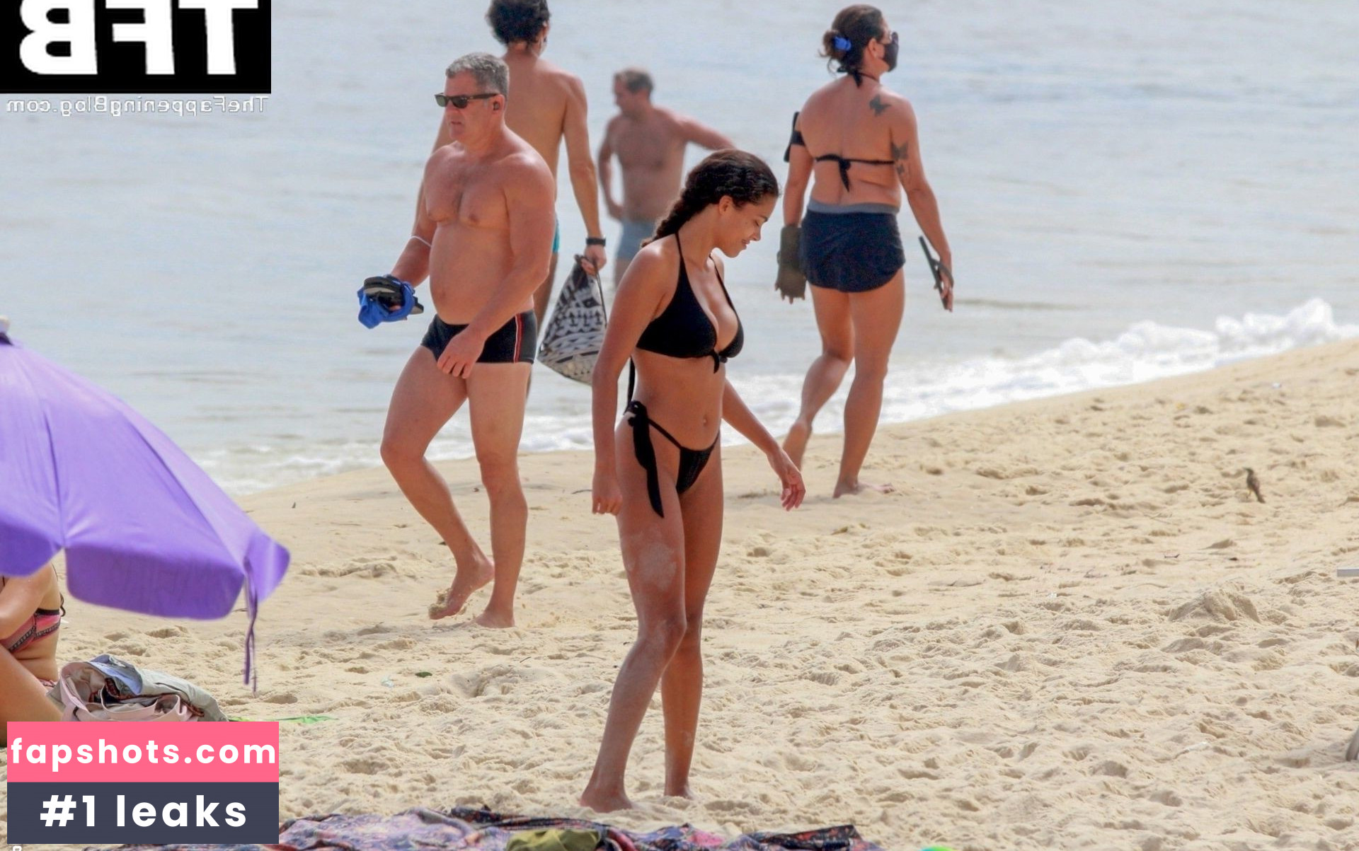 Tina Kunakey gallery photo #164