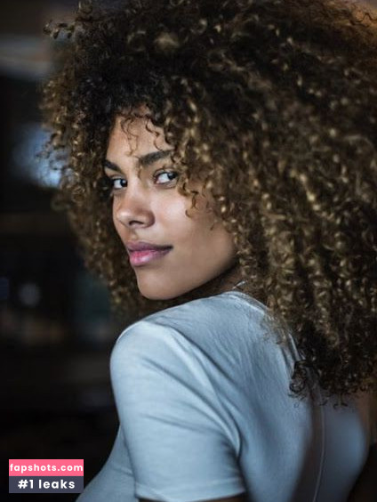 Tina Kunakey gallery photo #240